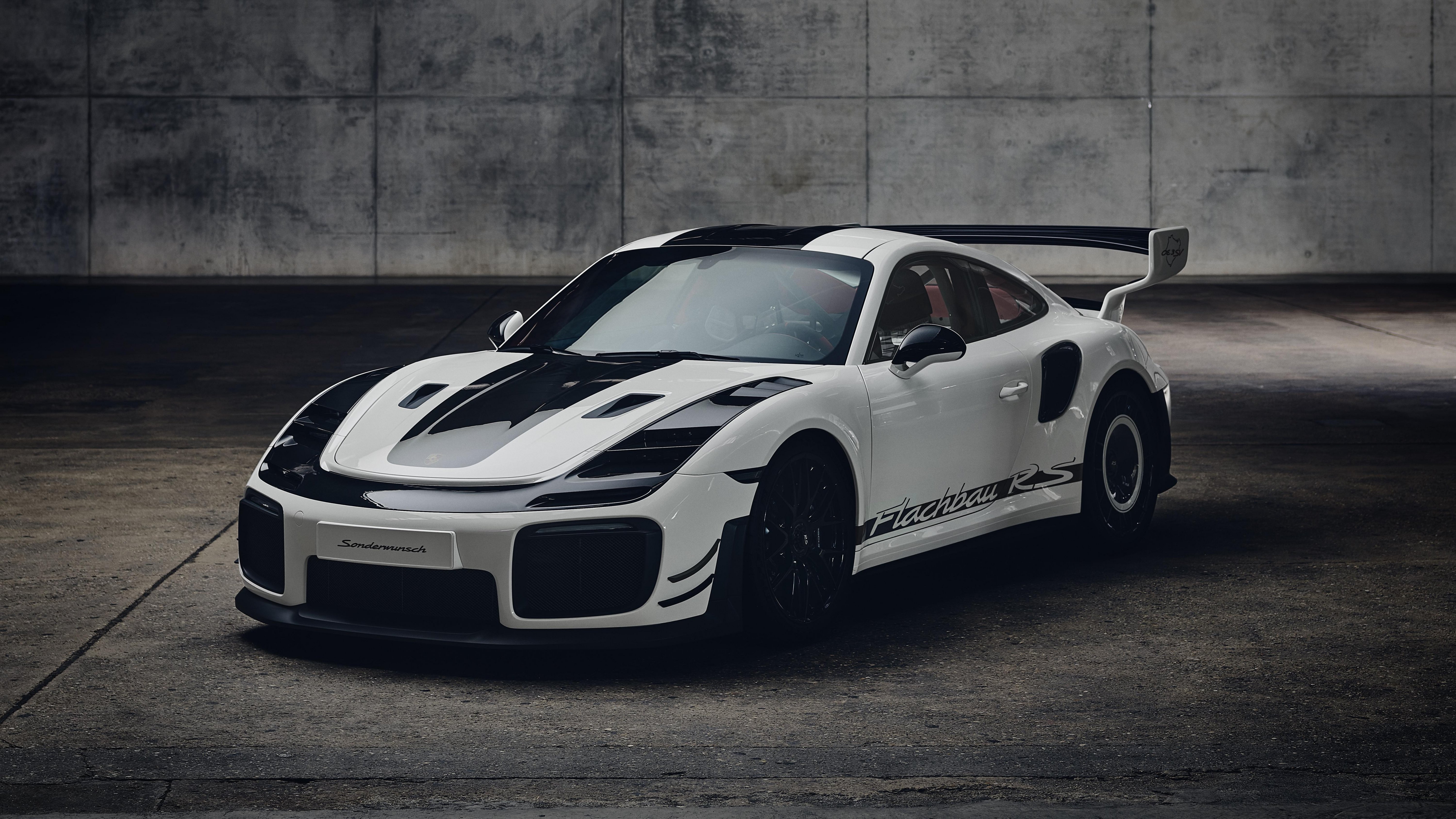Porsche 911 GT2 RS Flachbau, передние три четверти