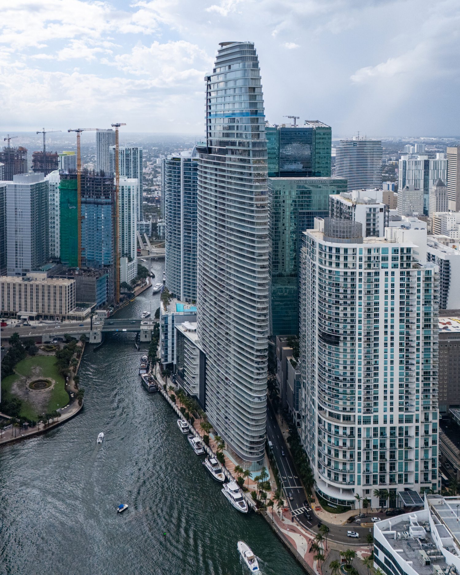 Aston Martin Residences, residencia de marca Aston Martin en Downtown Miami, EE. UU.