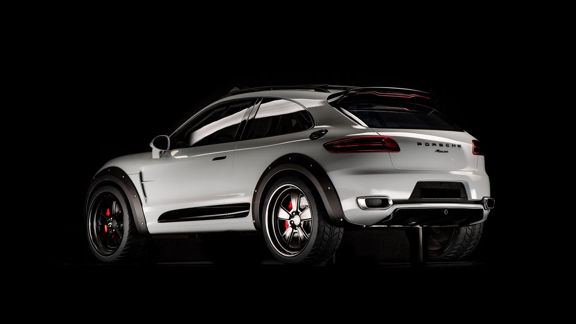 Porsche Macan Vision Safari (2013), a raised off-road design study on chunky rally tyres