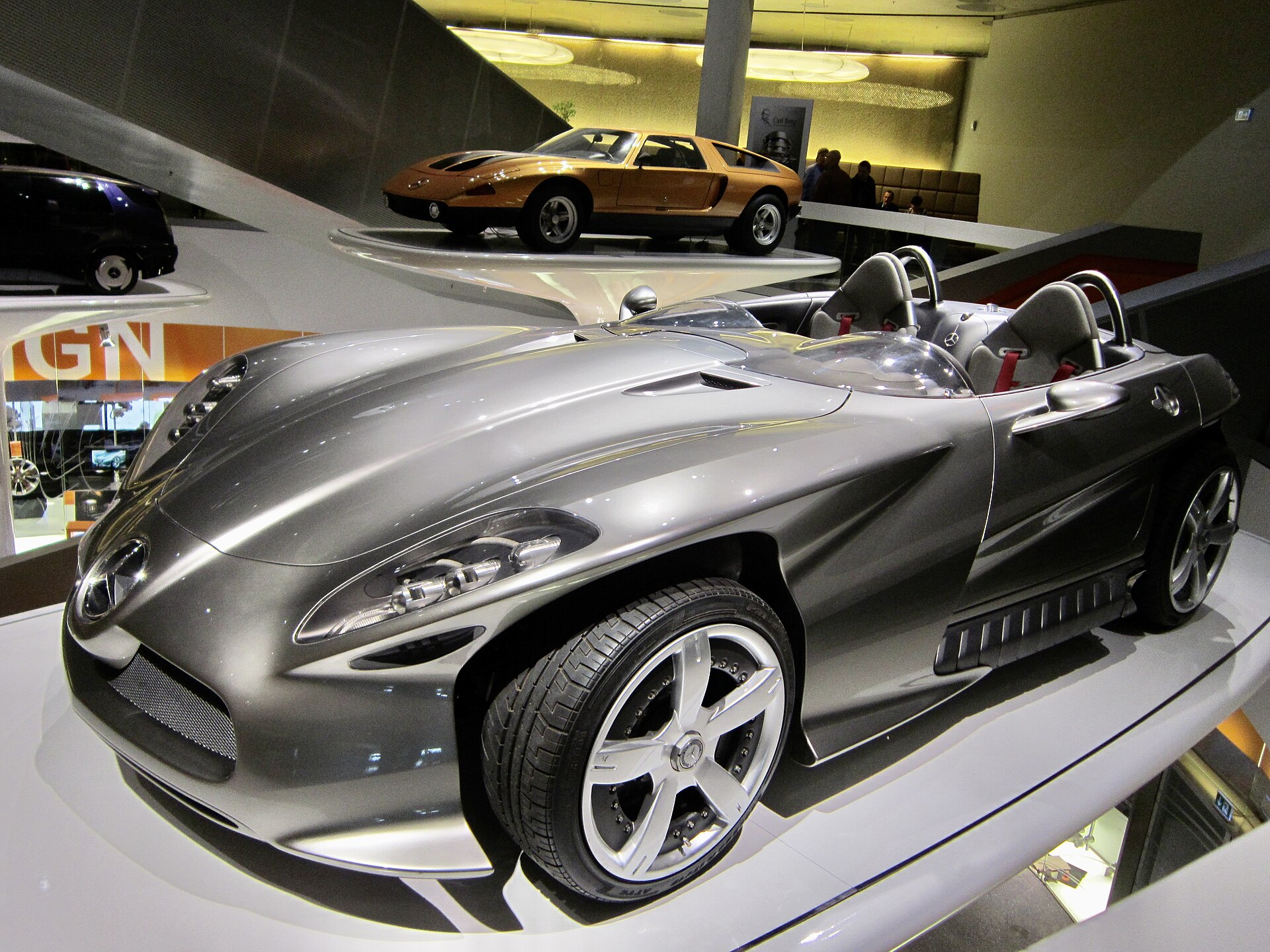 Mercedes-Benz F400 Carving