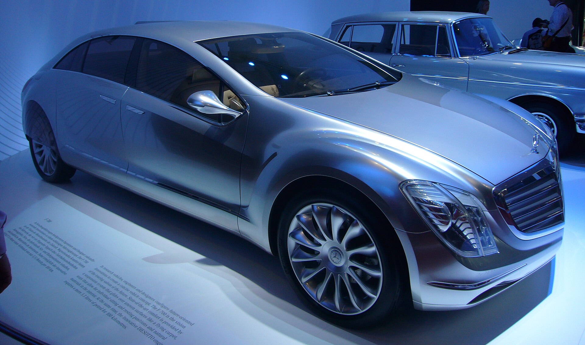 Mercedes-Benz F700
