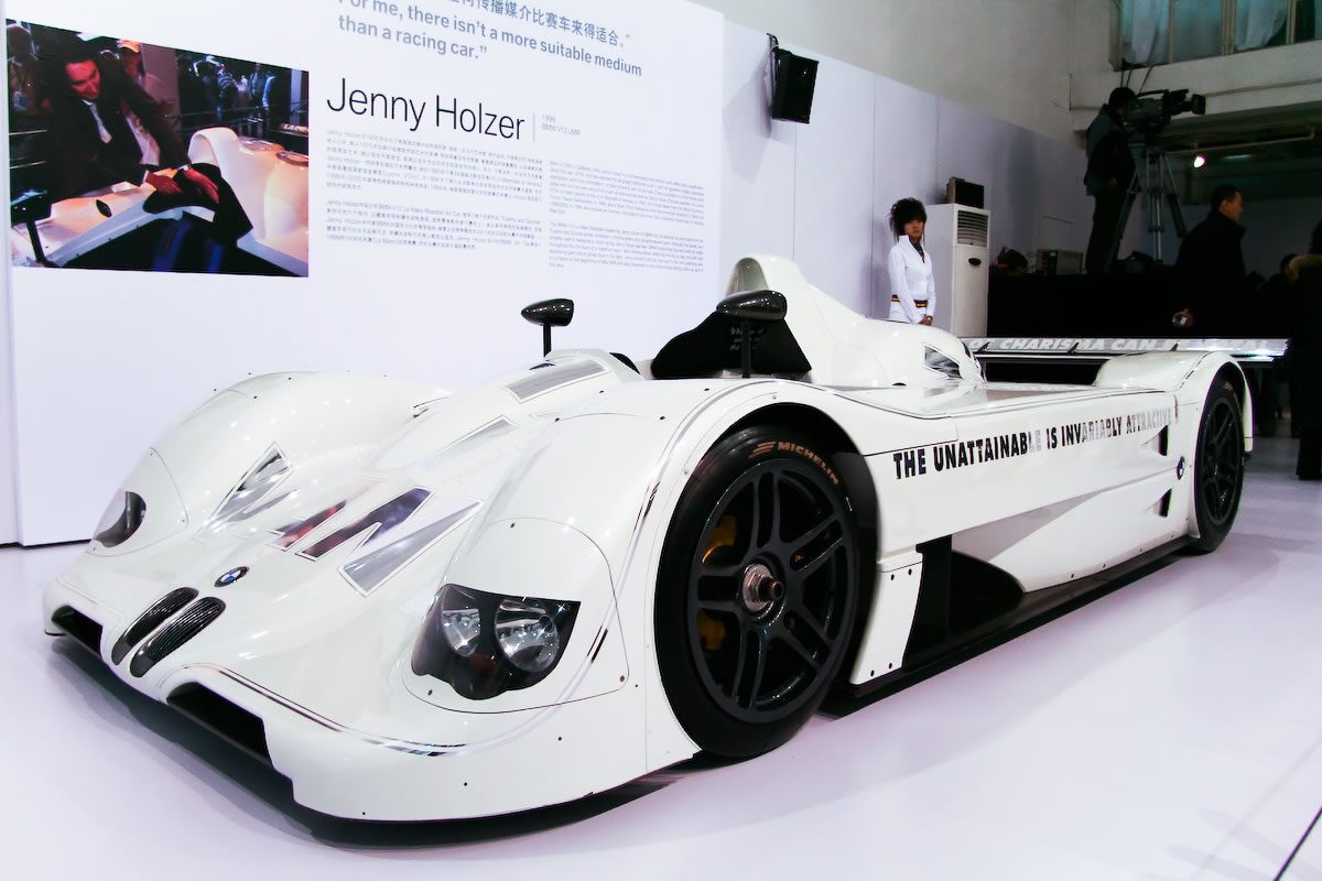 Jenny Holzer BMW V12 LMR Art Car #15 (1999), side view