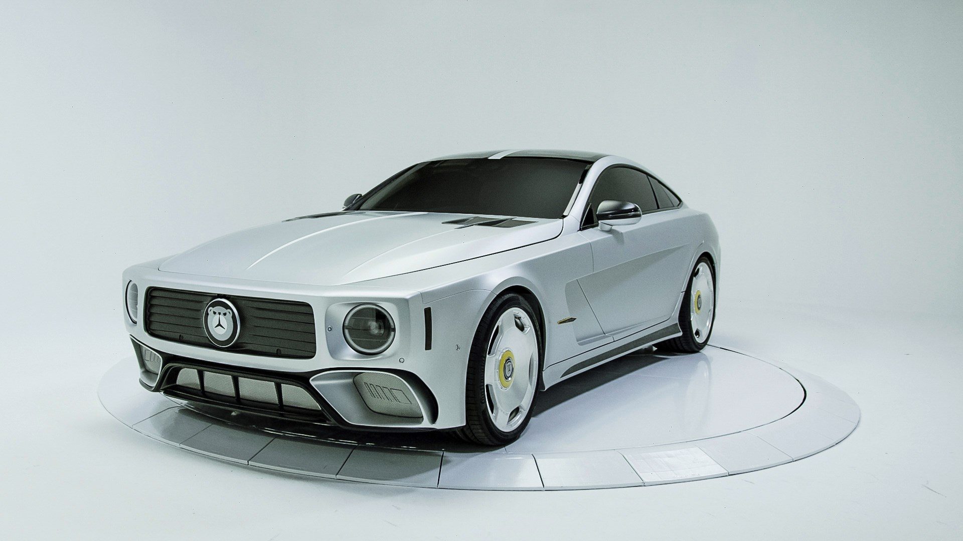 The Flip (WILL.I.AMG), will.i.am’s one-off silver Mercedes-AMG GT 4-Door coupe wearing an upright G-Class-inspired grille face, front three-quarter studio view