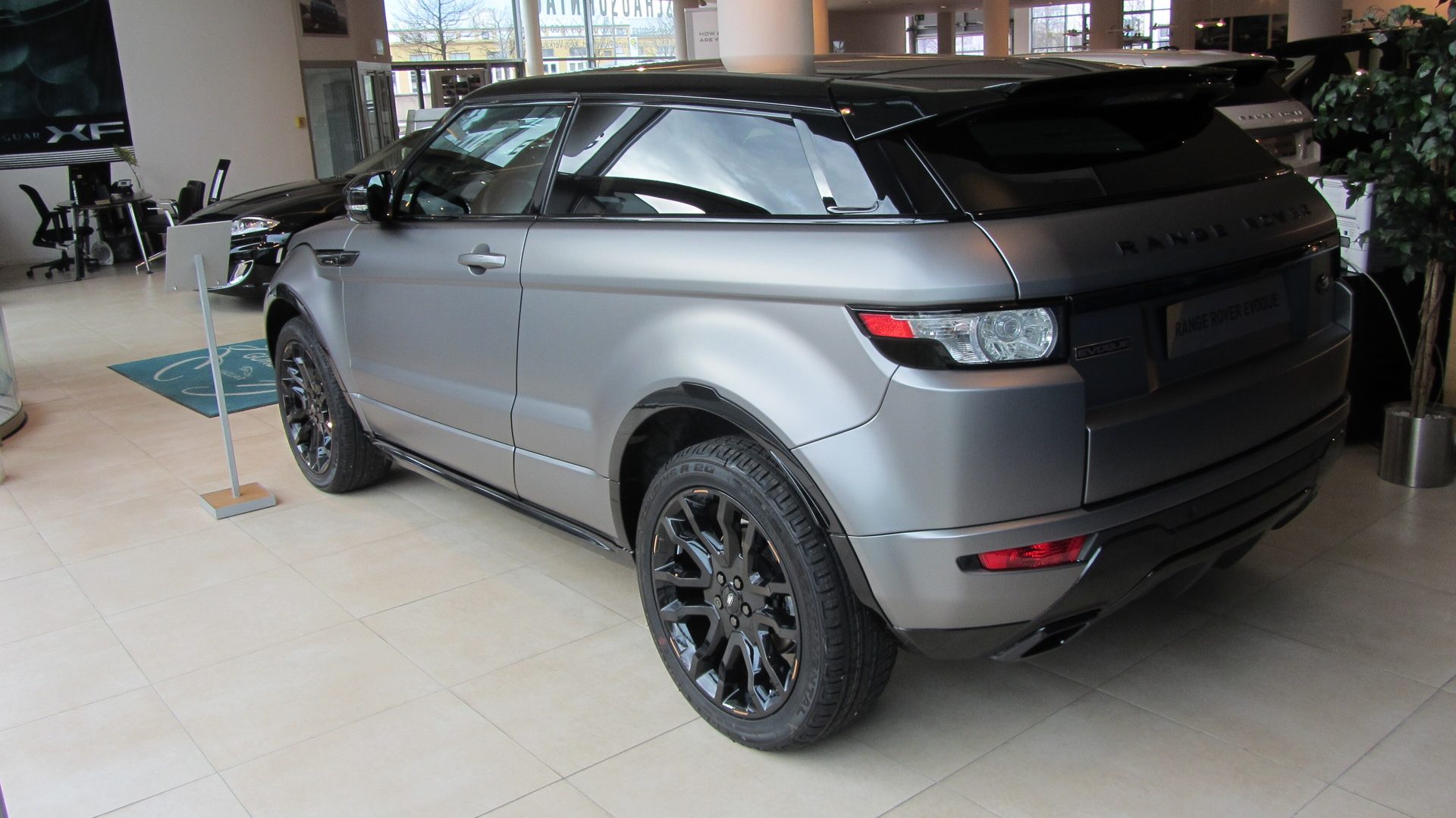 Range Rover Evoque Special Edition by Victoria Beckham: Land Rover x Victoria Beckham, 2012, photo 2
