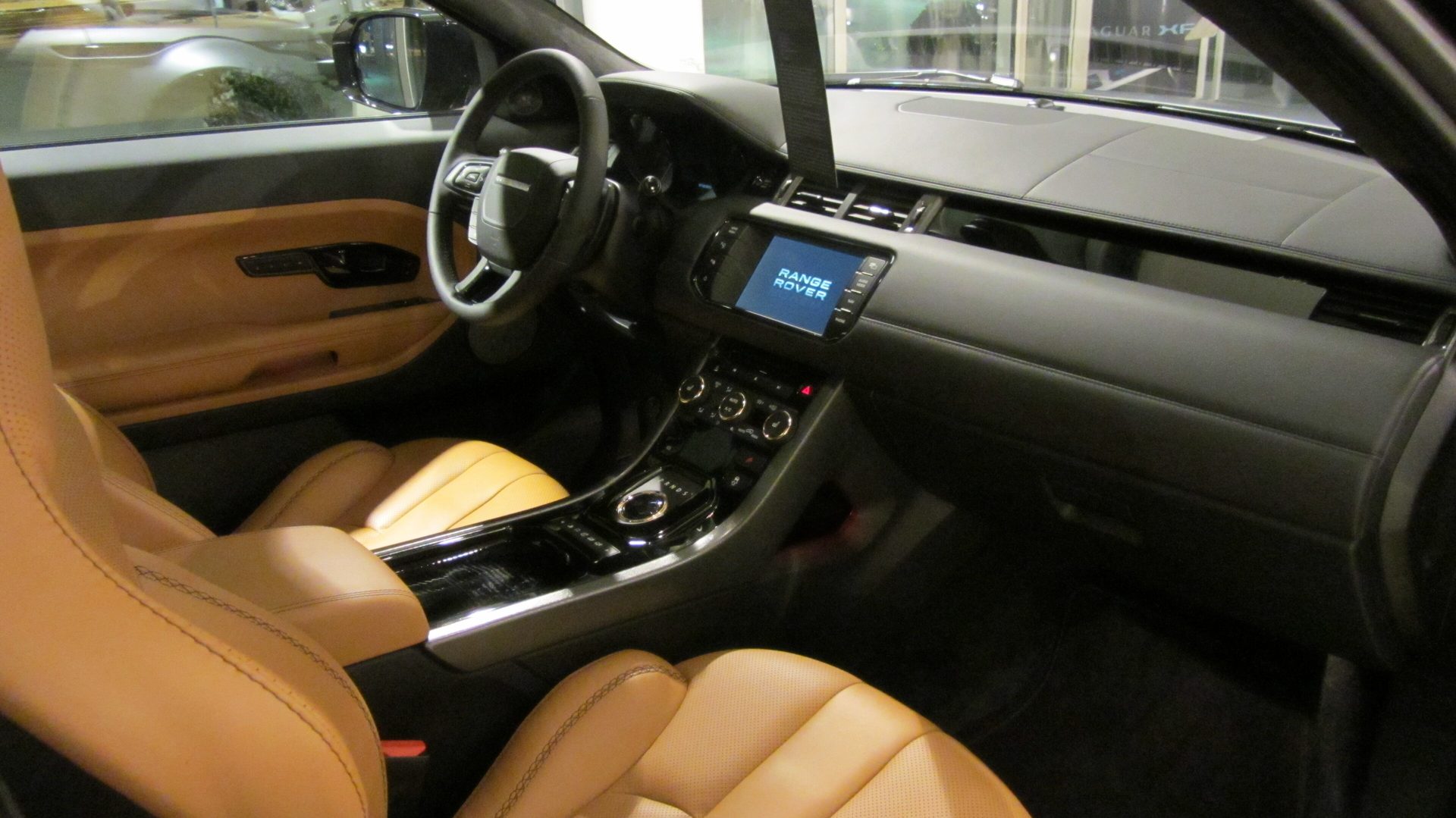 Range Rover Evoque Special Edition by Victoria Beckham: Land Rover x Victoria Beckham, 2012, photo 3