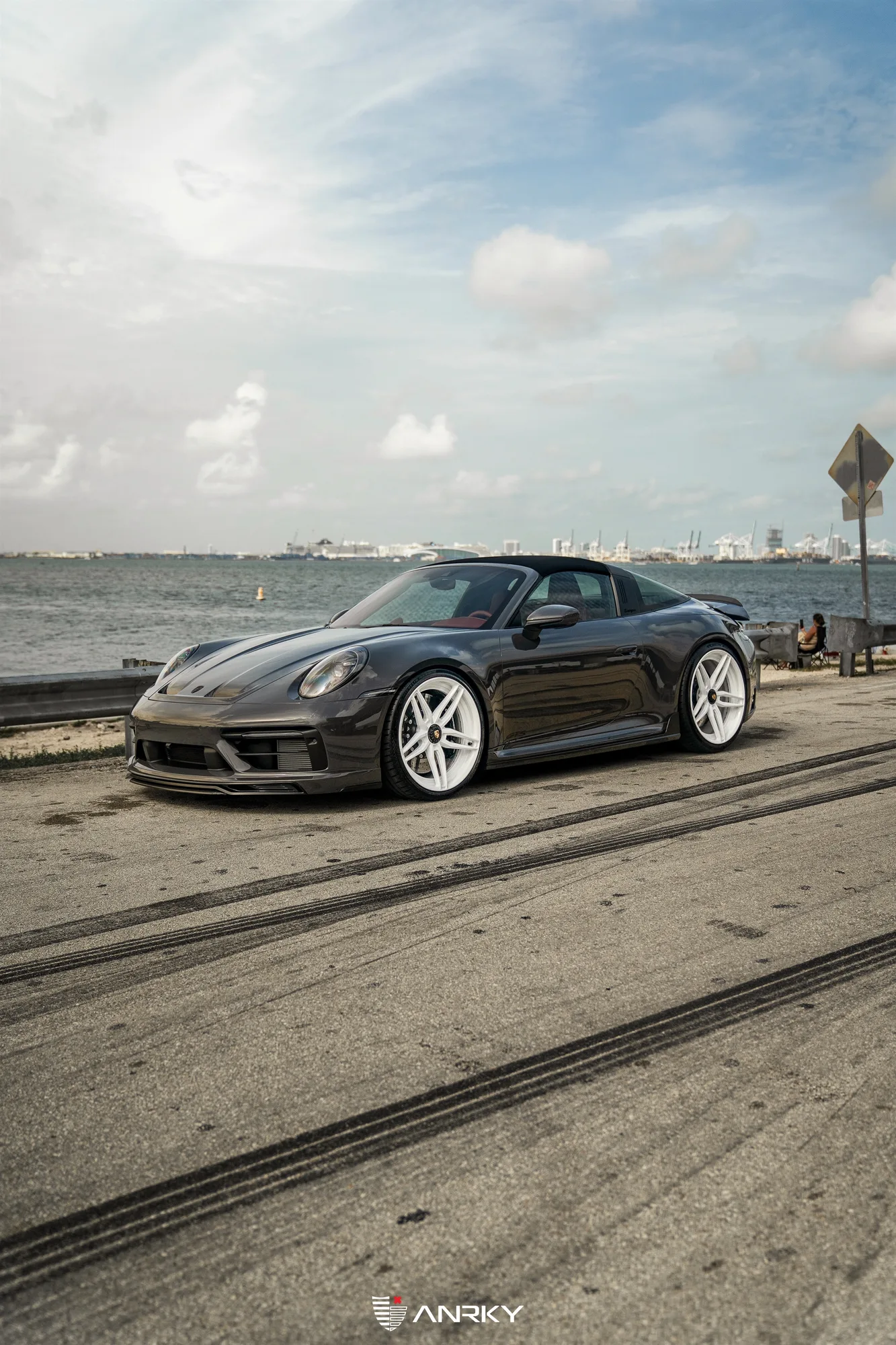 Anrky AN27 SeriesTWO on Porsche 911 992.1