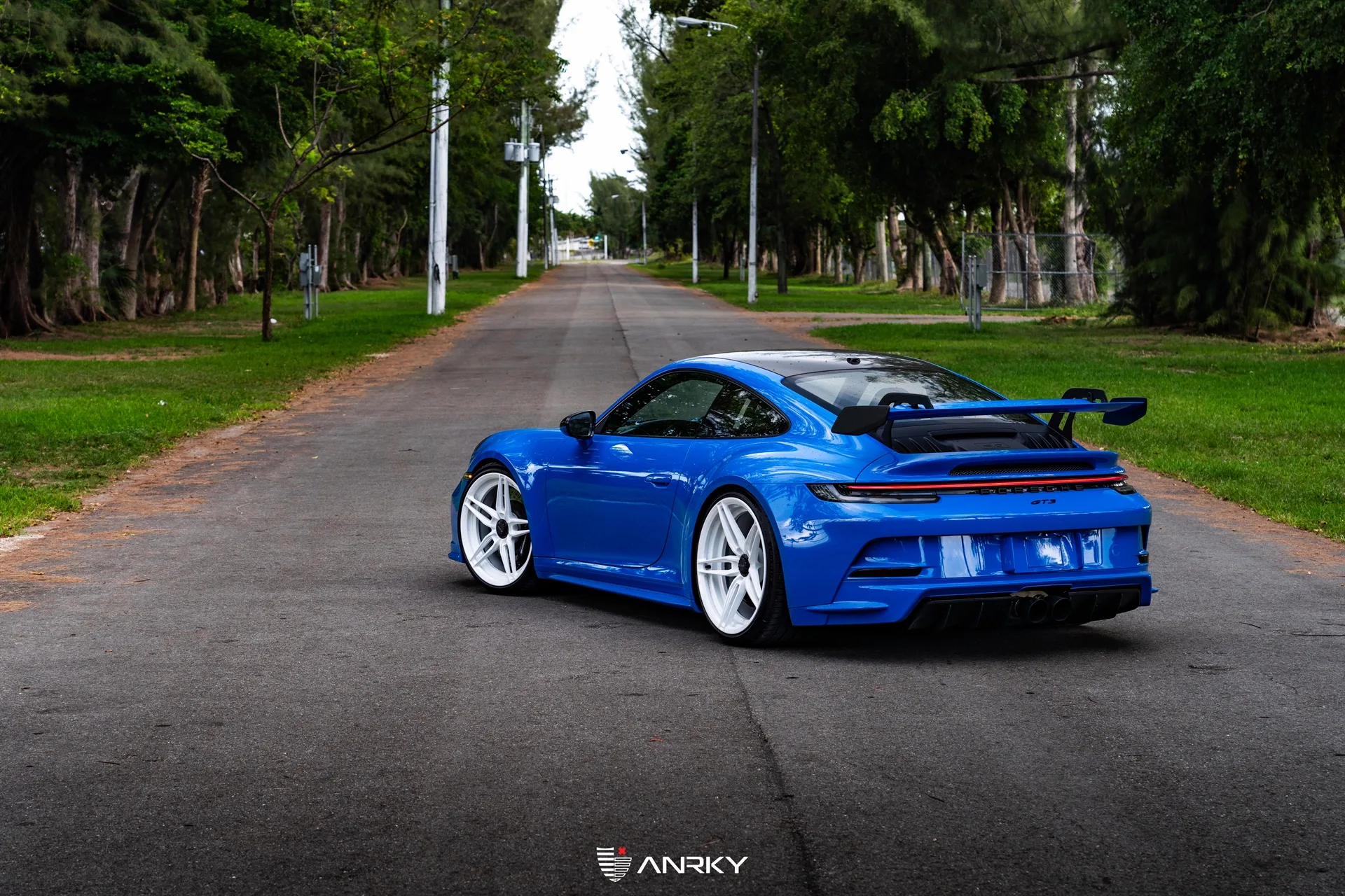 Anrky AN27 SeriesTWO on Porsche 911 992.2