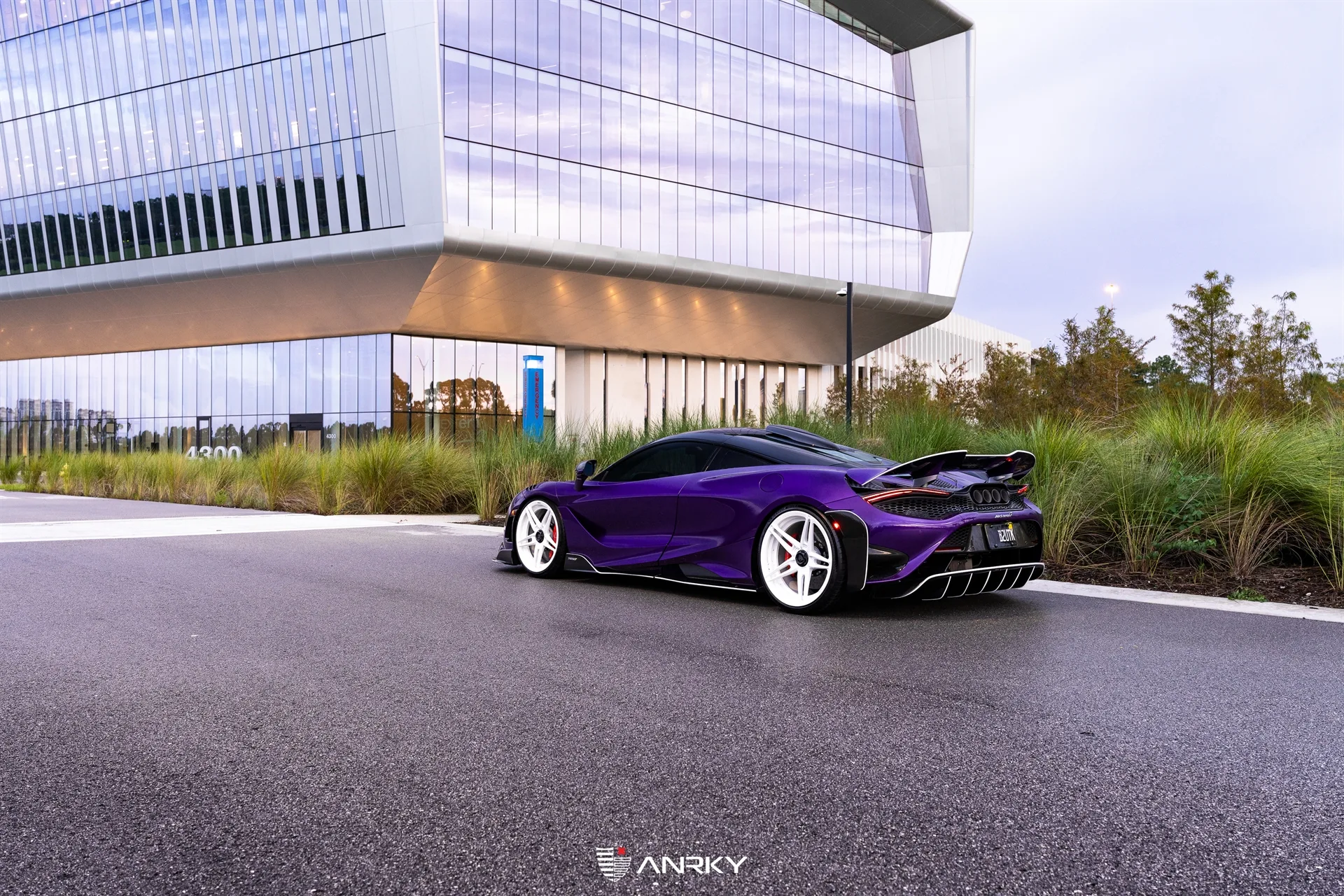 Anrky AN27 SeriesTWO on McLaren 765LT
