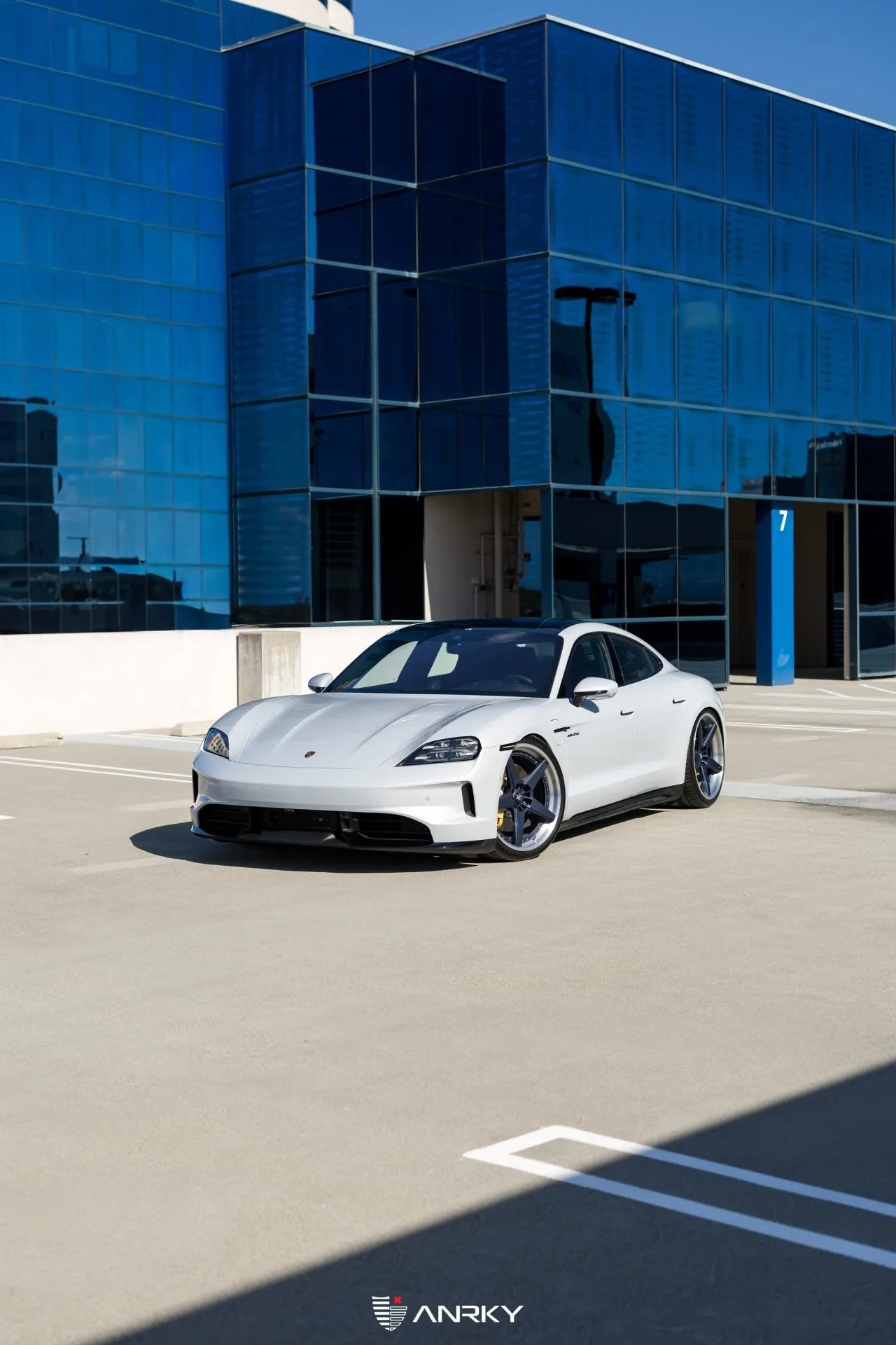 Anrky RETROSeries RS5.3 on Porsche Taycan J1.1