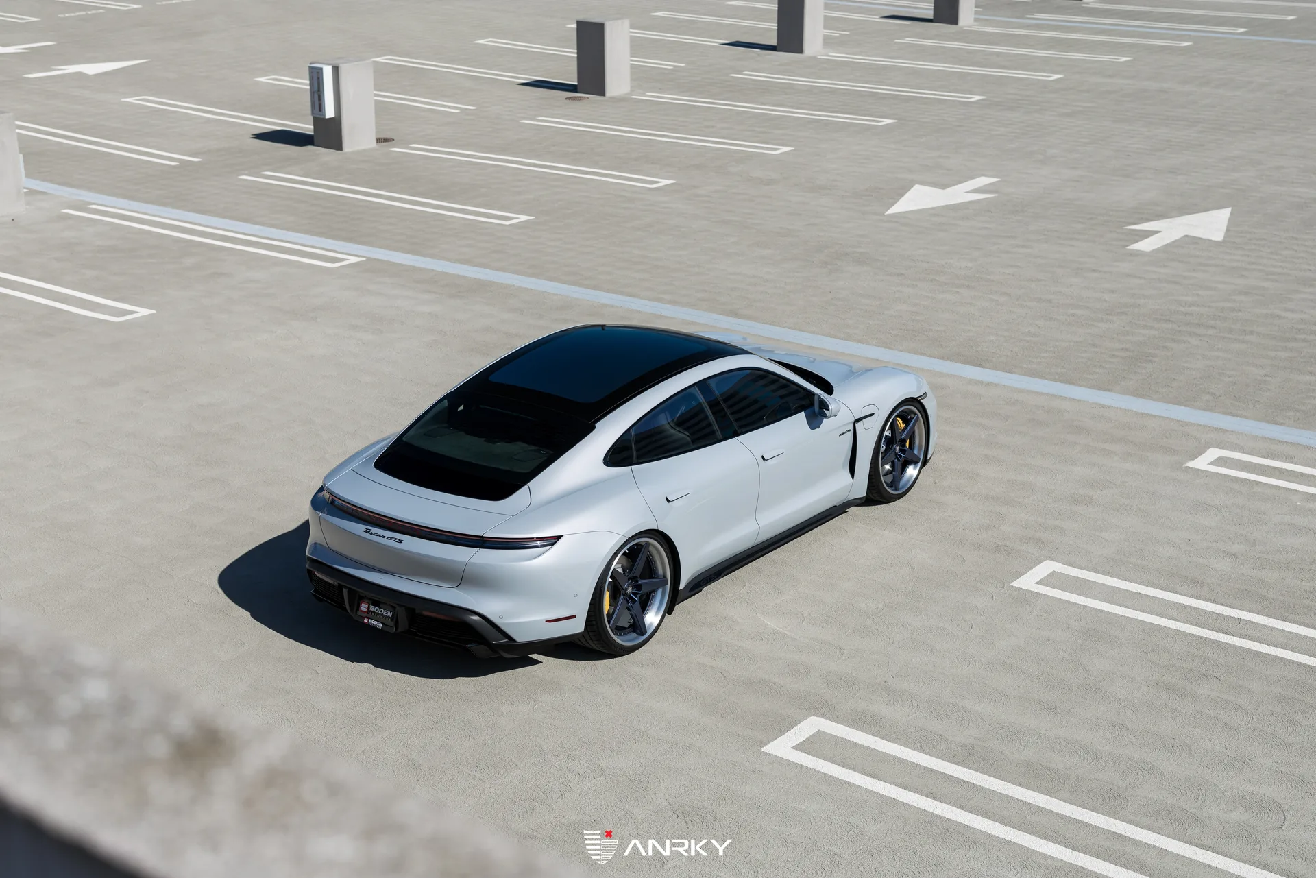 Anrky RETROSeries RS5.3 on Porsche Taycan J1.1, photo 6