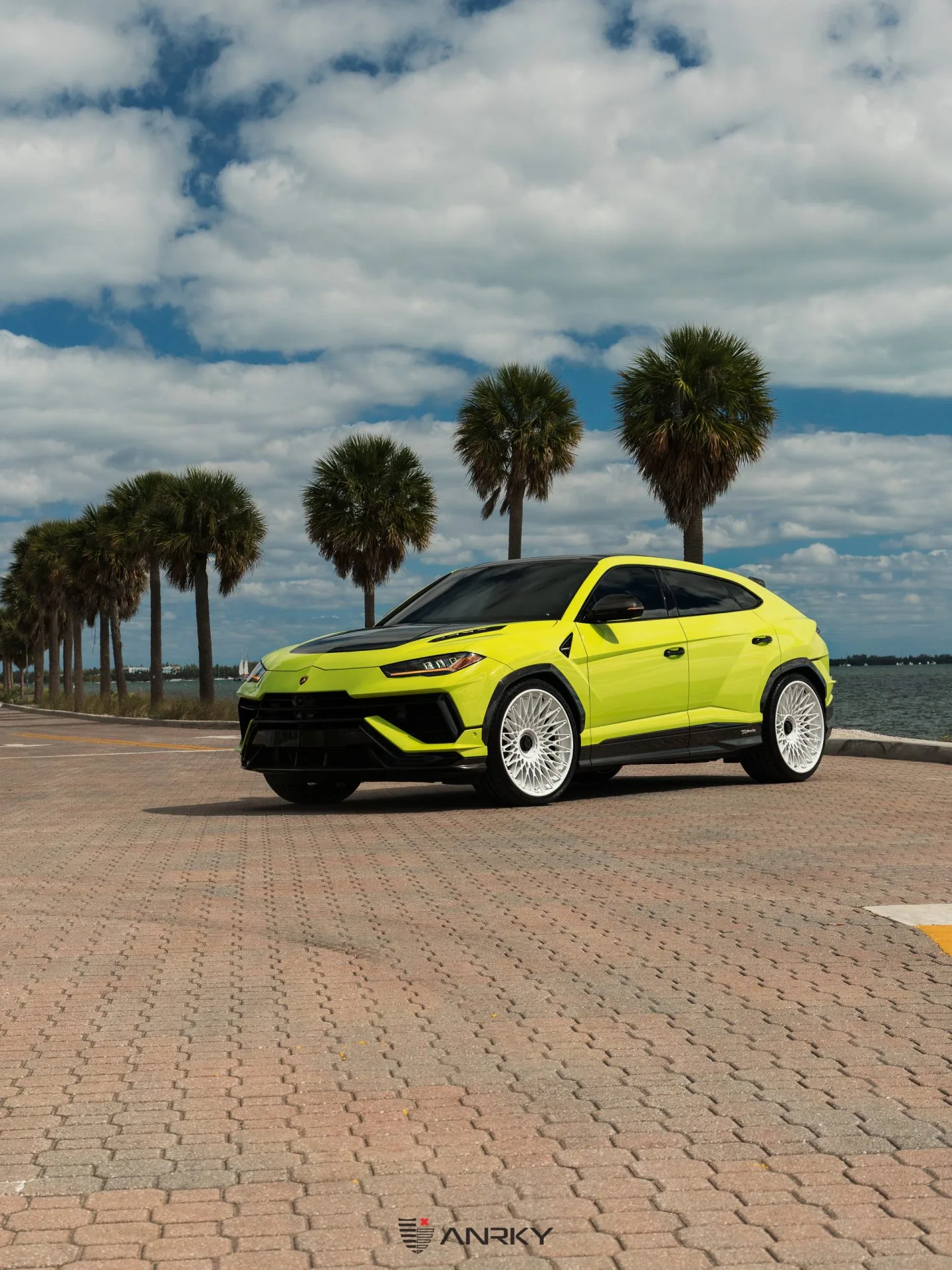 Anrky RETROSeries RS7.3 on Lamborghini Urus (2018)