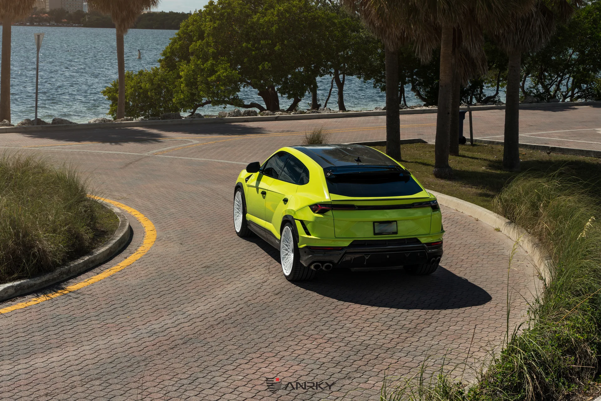 Anrky RETROSeries RS7.3 on Lamborghini Urus (2018), photo 4