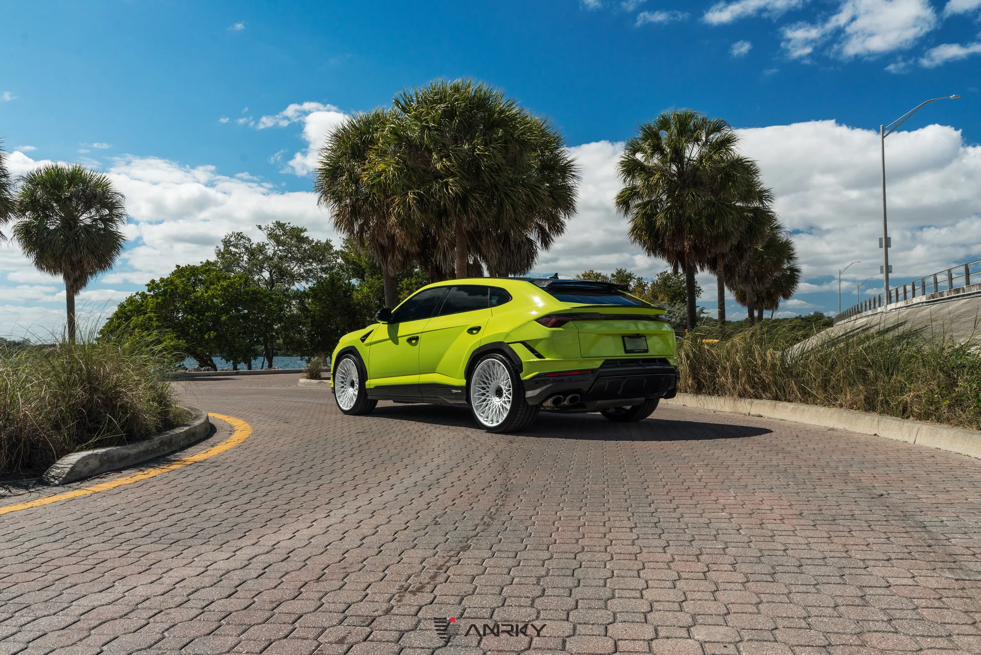 Anrky RETROSeries RS7.3 on Lamborghini Urus (2018), photo 5