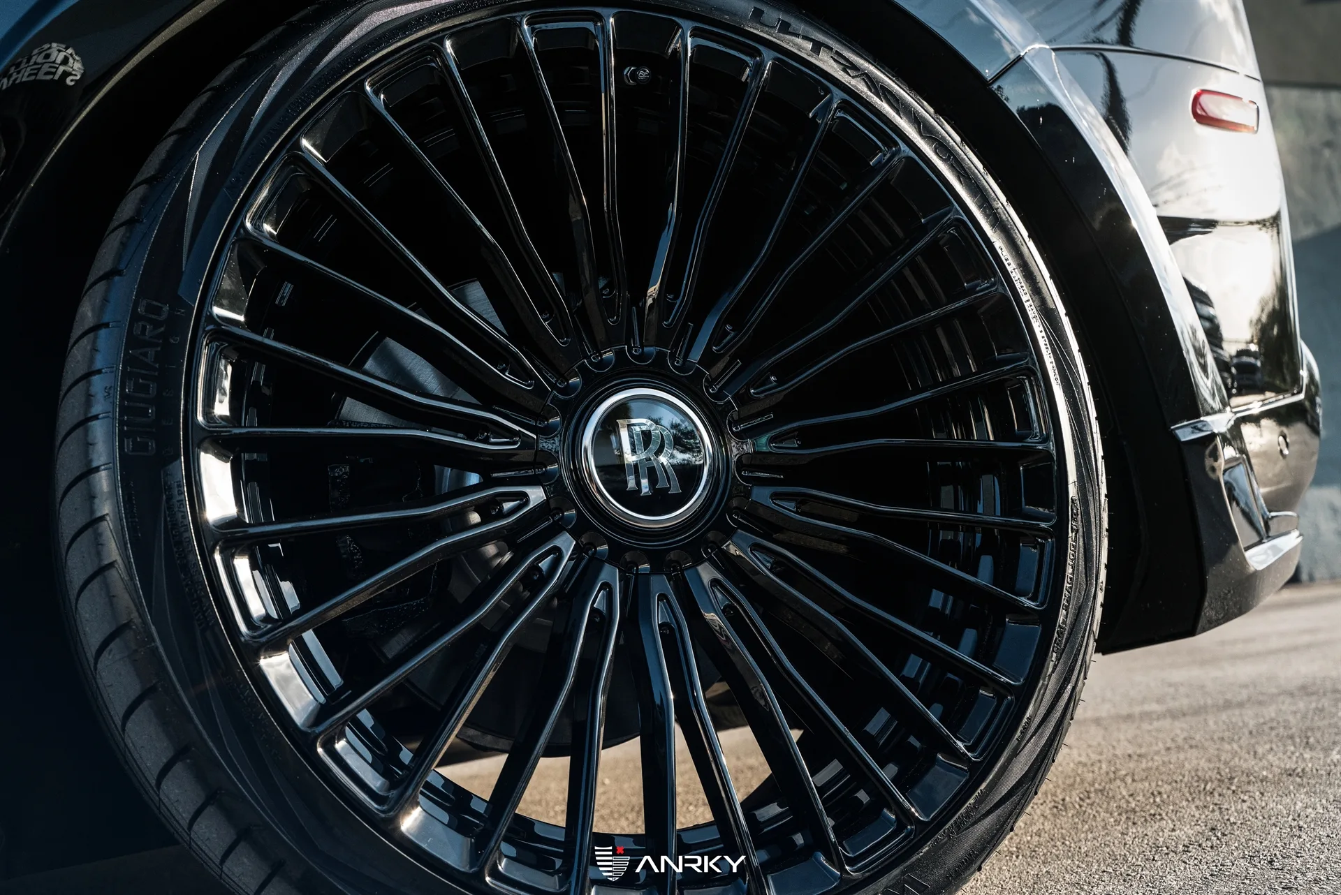 Anrky RF|Series 2-piece | RF-230 on Rolls-Royce Cullinan.1, photo 2