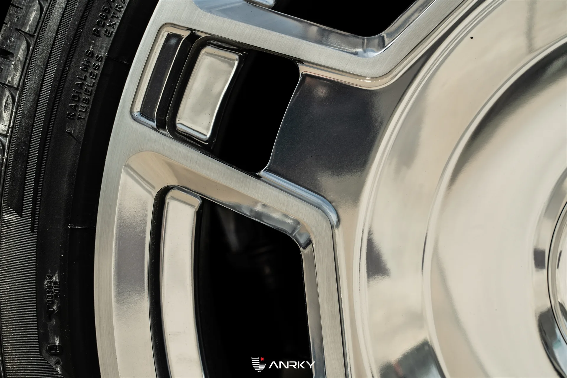 Anrky RF|Series Monoblock RF-177 on Rolls-Royce Cullinan.1, photo 9
