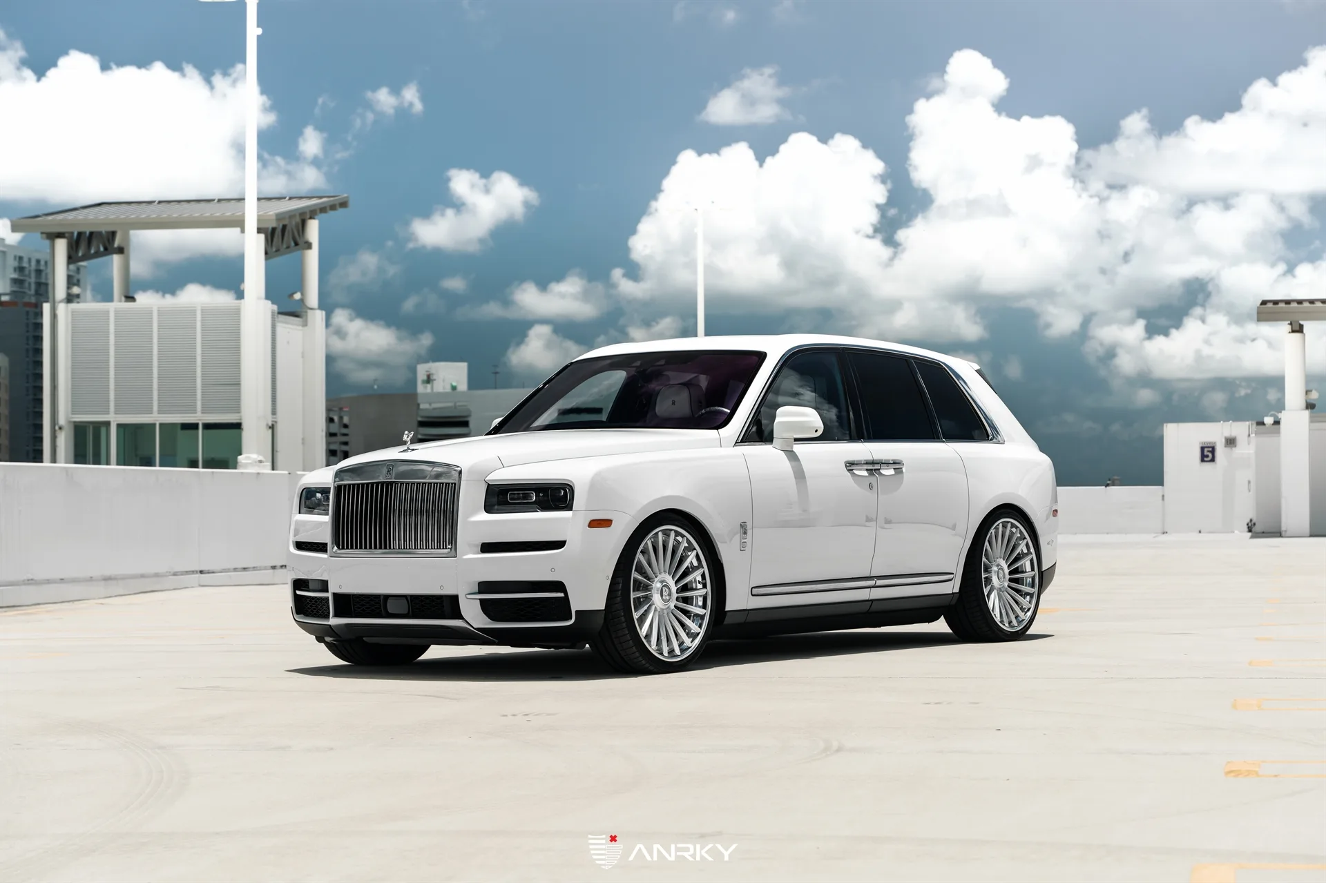 Anrky RF|Series RF-382 on Rolls-Royce Cullinan.1