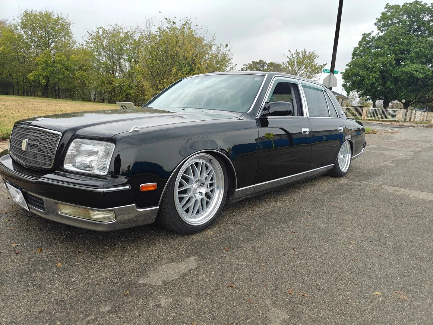 Aodhan AH02 on Toyota Century GZG50, photo 2
