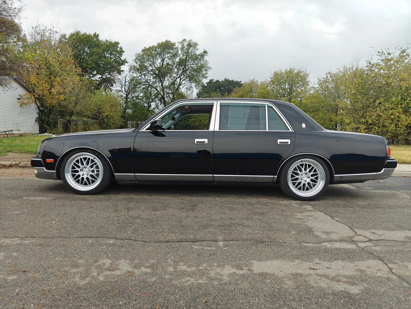 Aodhan AH02 on Toyota Century GZG50
