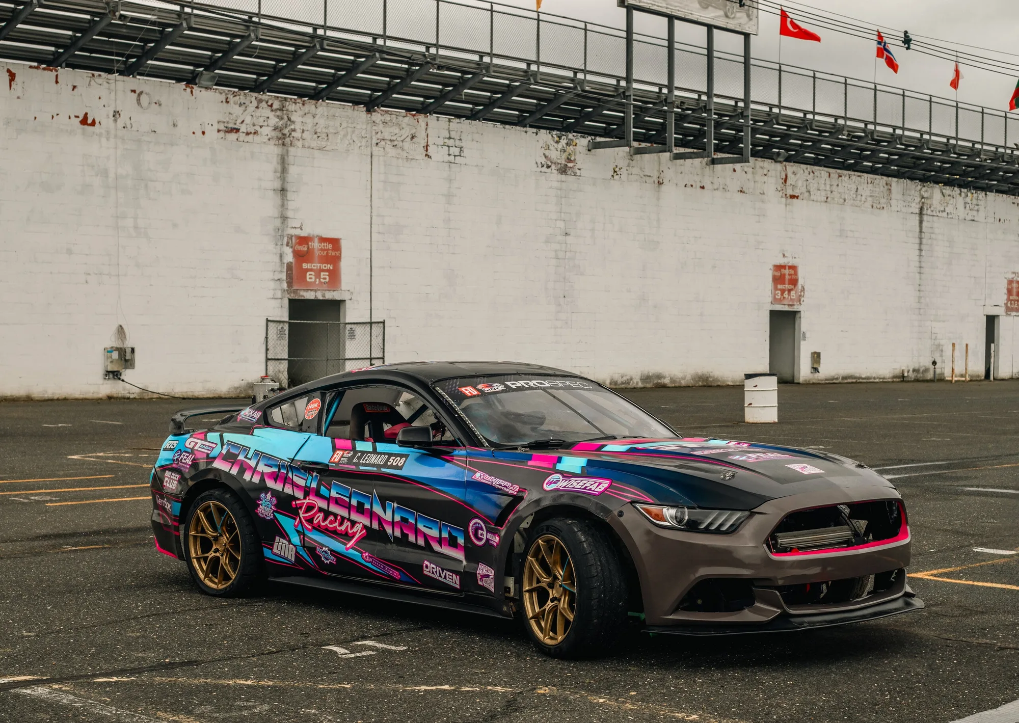 Aodhan AH11 on Ford Mustang S550.1