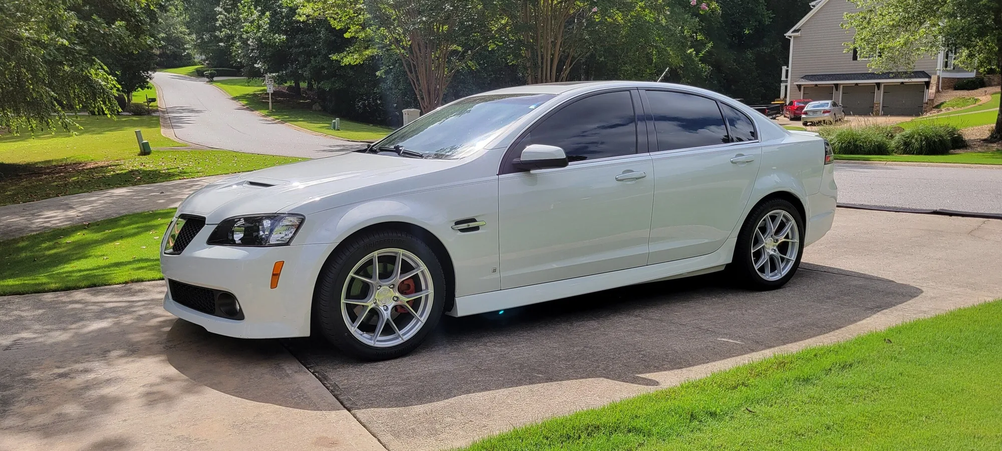 Aodhan AH11 on Pontiac G8 (2008-2009)