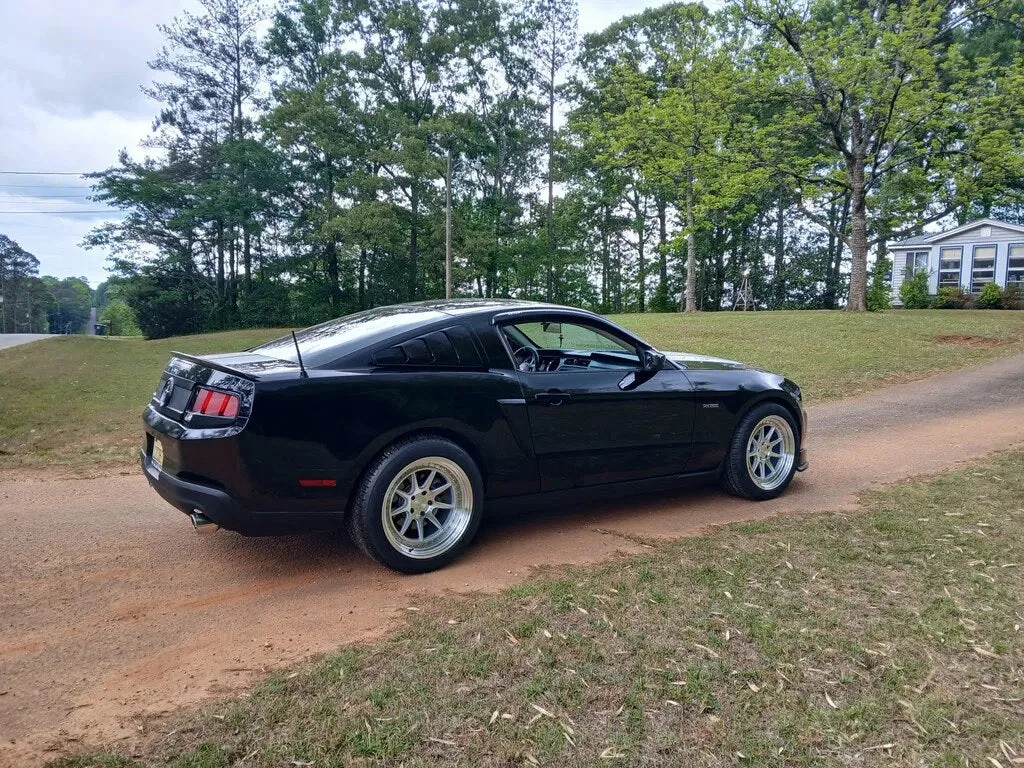 Aodhan DS-X on Ford Mustang S197.2