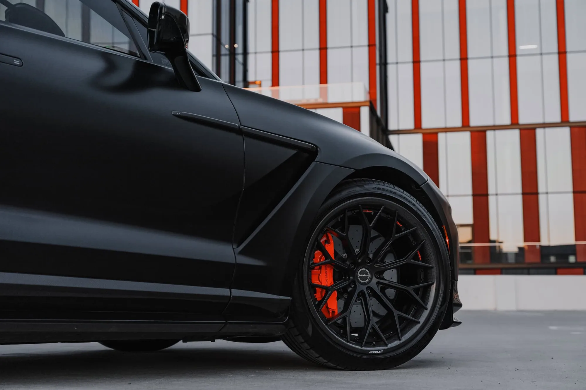 Brixton Forged CM6-R Carbon+ on Aston Martin DBX