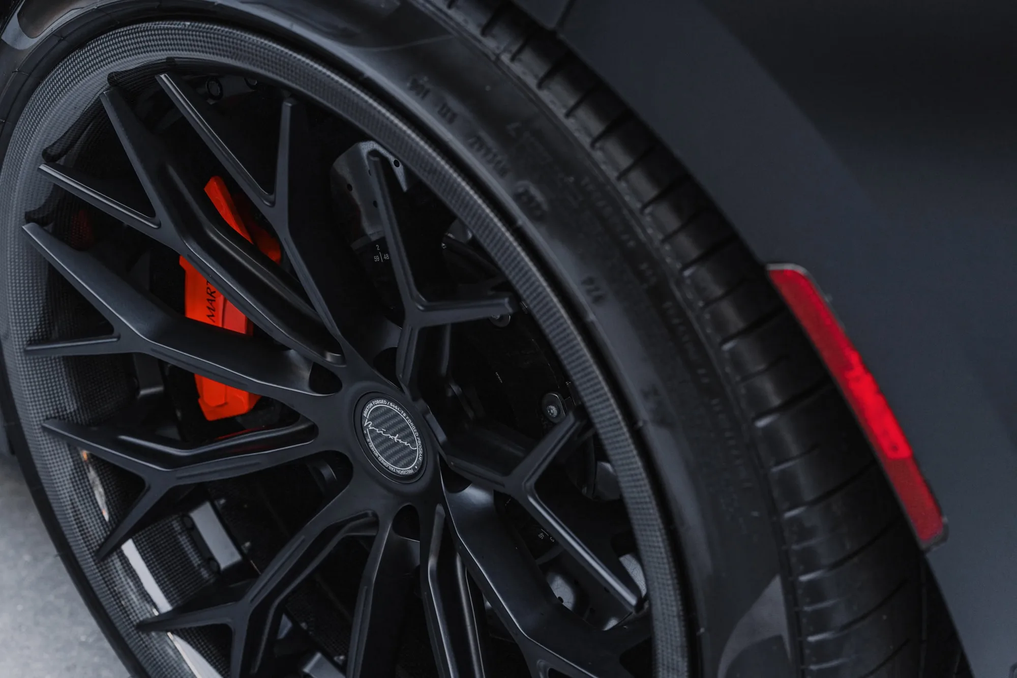 Brixton Forged CM6-R Carbon+ on Aston Martin DBX, photo 8