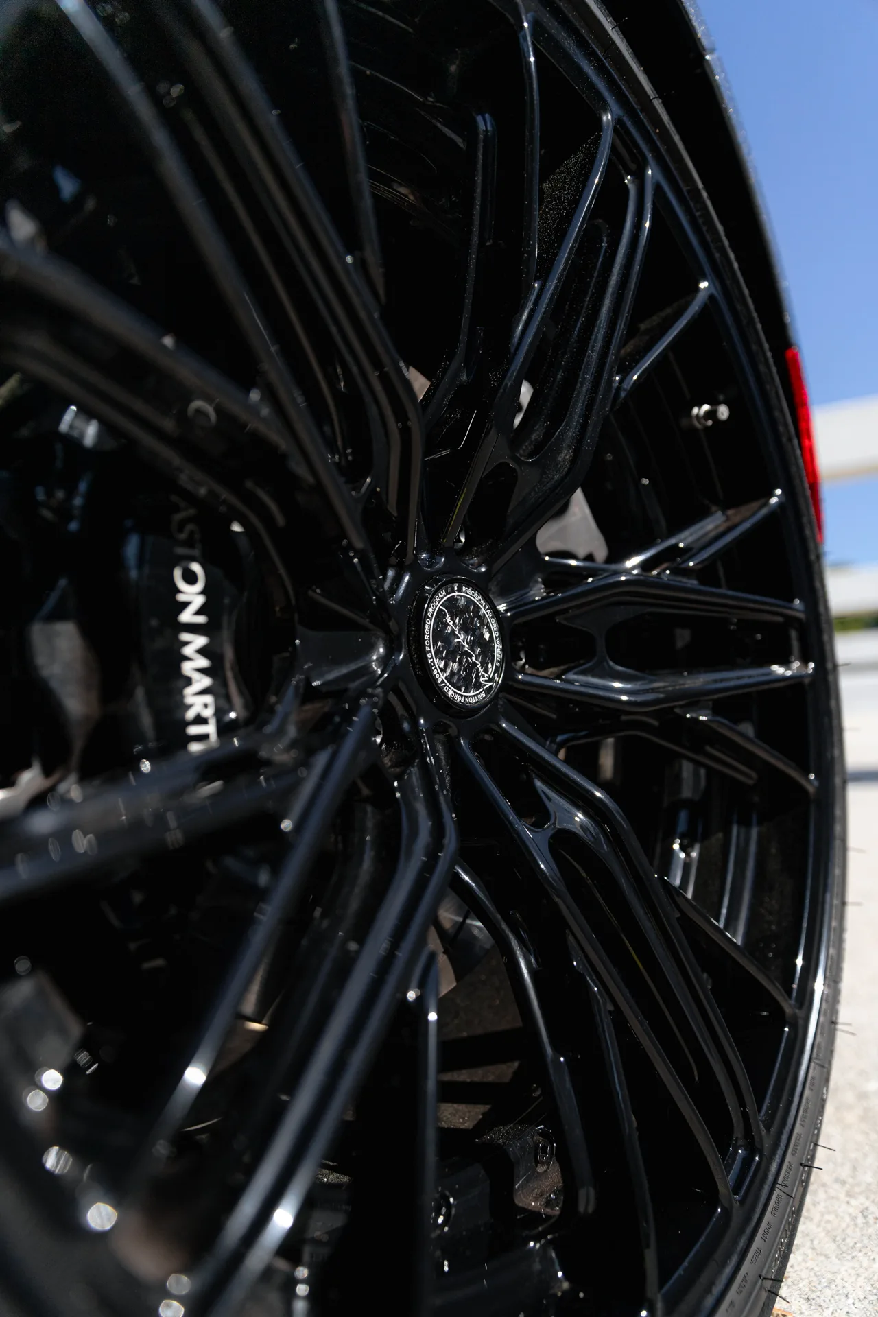 Brixton Forged FDE05 Duo on Aston Martin Vantage (2018).1