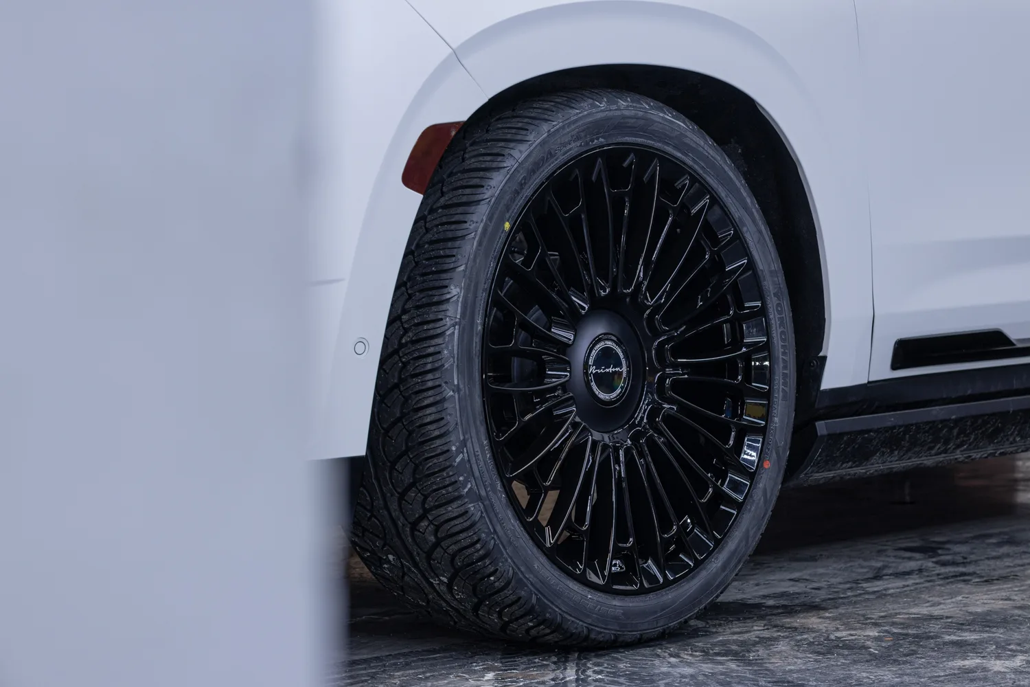Brixton Forged LX01 Luxury Series on Cadillac Escalade 5th gen (GMT T1XX), photo 5
