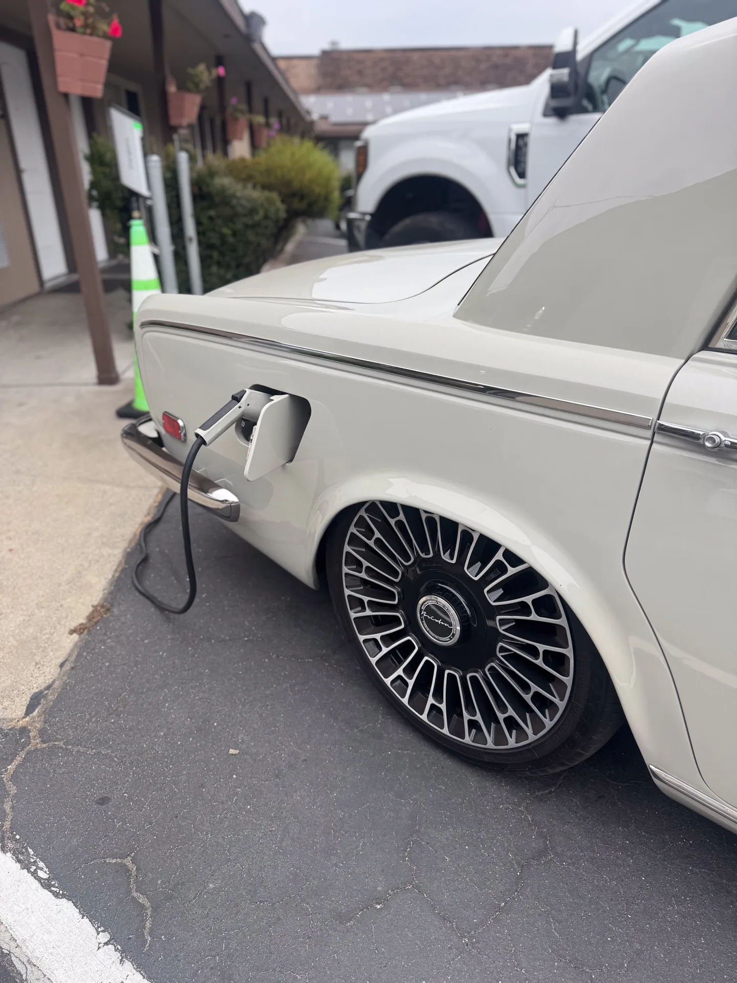 Brixton Forged LX01 on Rolls-Royce Silver Shadow I, photo 2