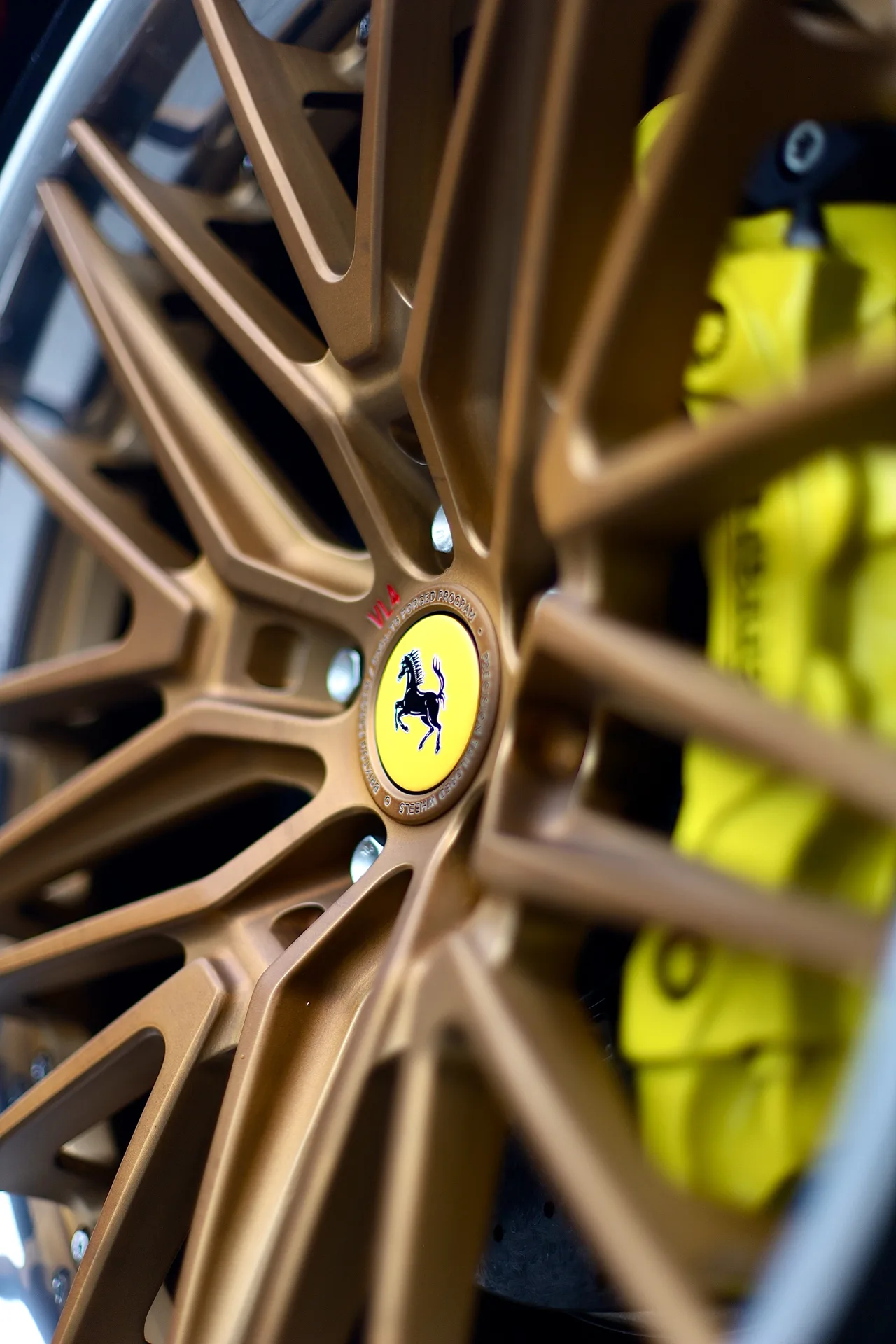 Brixton Forged VL4 on Ferrari 812 F152M, photo 2