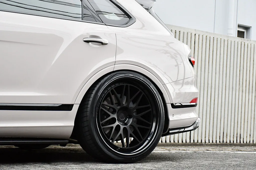 HRE Performance Classic 300 on Bentley Bentayga.1