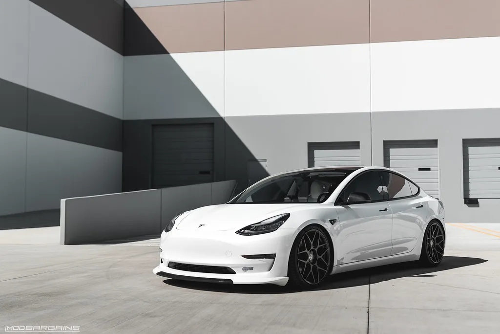 HRE Performance FlowForm FF01 on Tesla Model 3 Original (2017-2023), photo 11