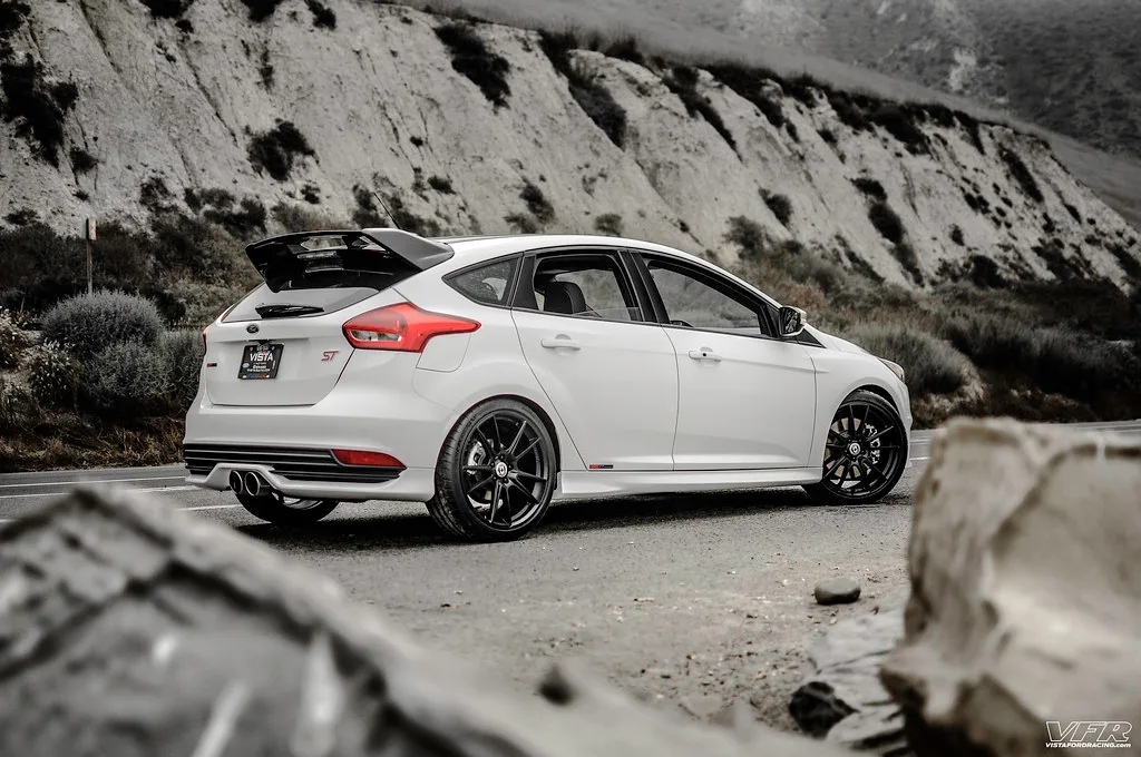 HRE Performance FlowForm FF04 on Ford Focus Mk3 (2011-2018)