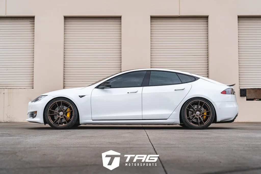HRE Performance FlowForm FF04 on Tesla Model S Original (2012-2016)