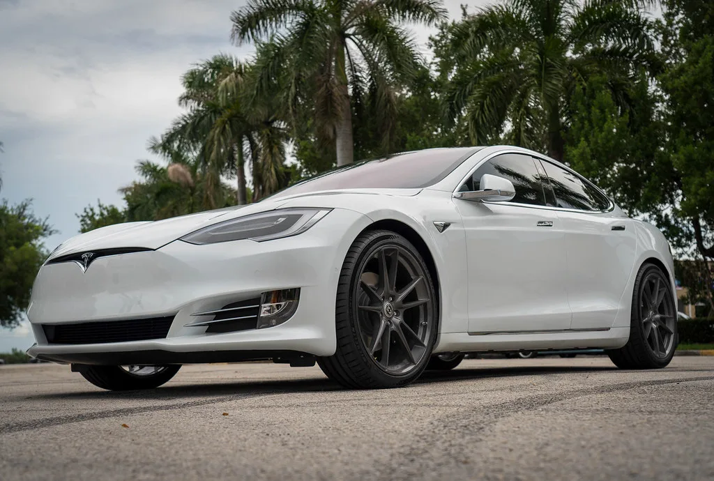 HRE Performance FlowForm FF04 on Tesla Model S Original (2012-2016), photo 8