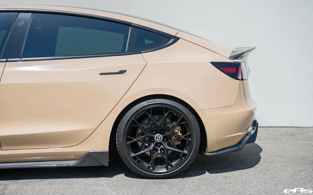 HRE Performance FlowForm FF10 on Tesla Model 3 Original (2017-2023)