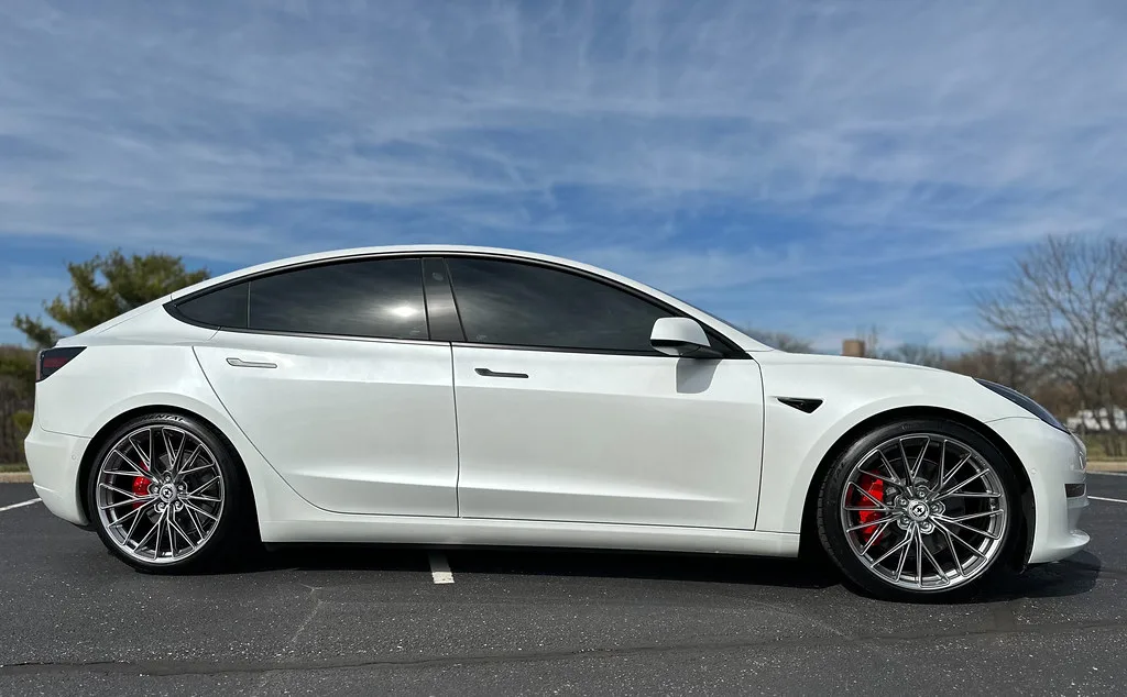 HRE Performance FlowForm FF28 on Tesla Model 3 Original (2017-2023), photo 2
