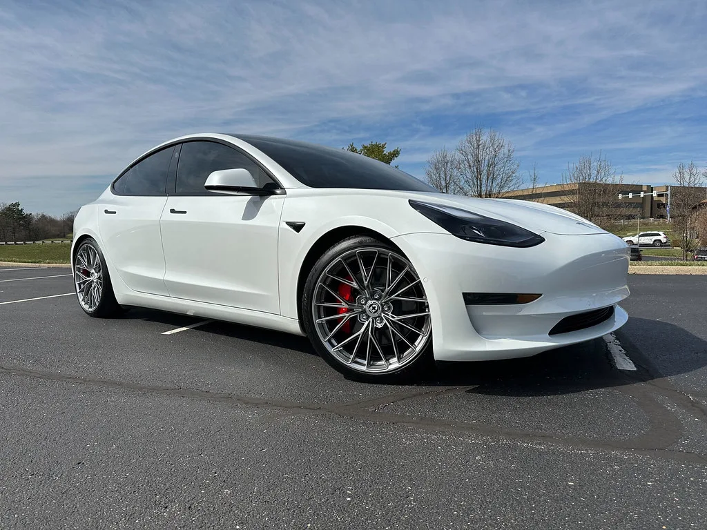 HRE Performance FlowForm FF28 on Tesla Model 3 Original (2017-2023), photo 5