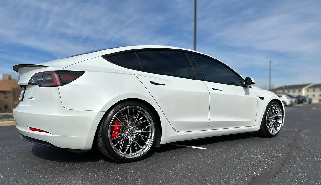 HRE Performance FlowForm FF28 on Tesla Model 3 Original (2017-2023), photo 3