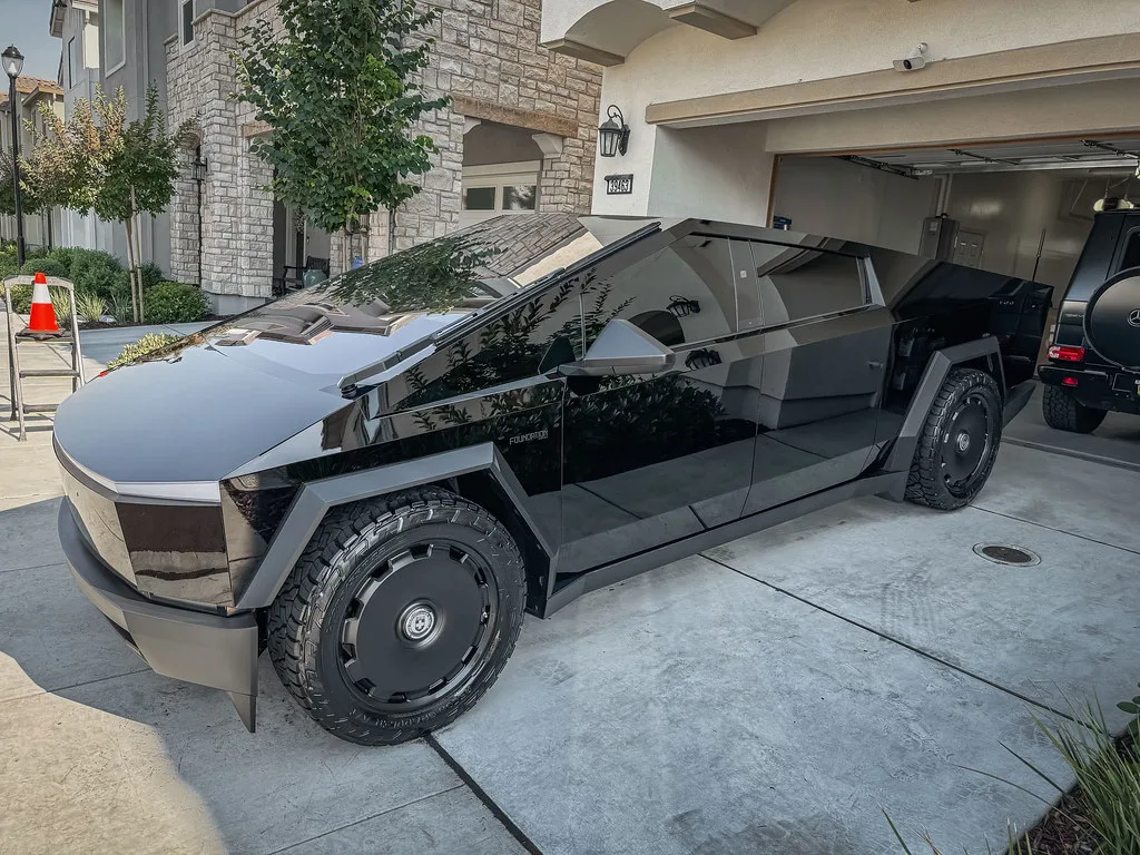 HRE Performance L108M on Tesla Cybertruck Original (2023-), photo 2