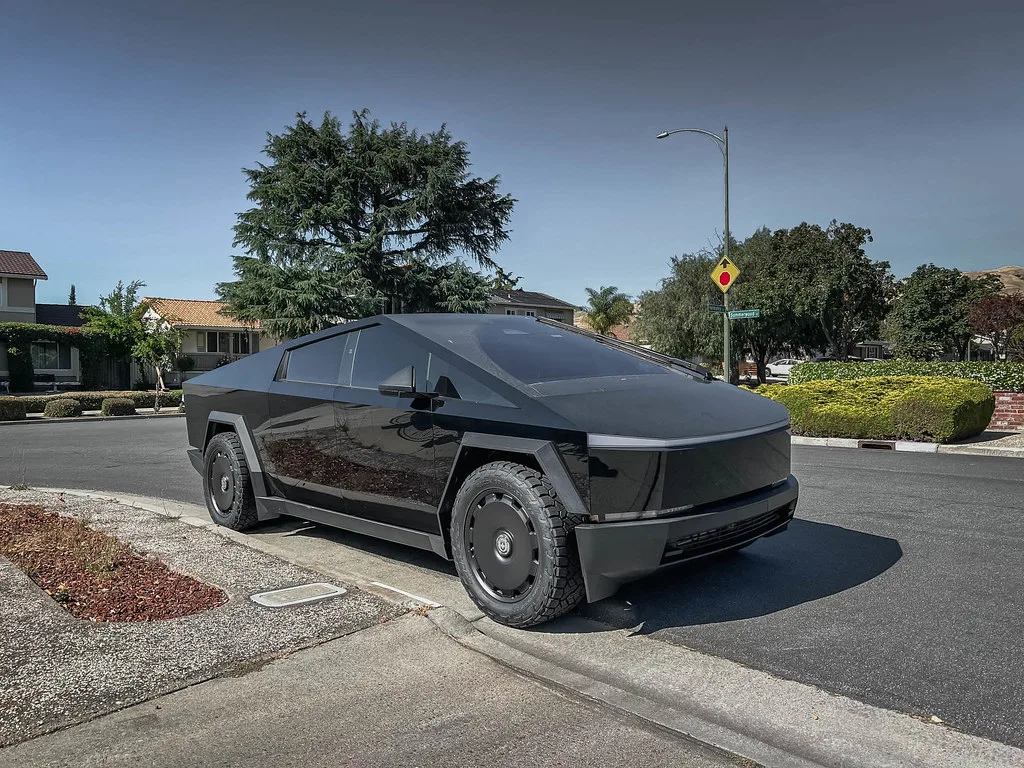 HRE Performance L108M on Tesla Cybertruck Original (2023-), photo 3