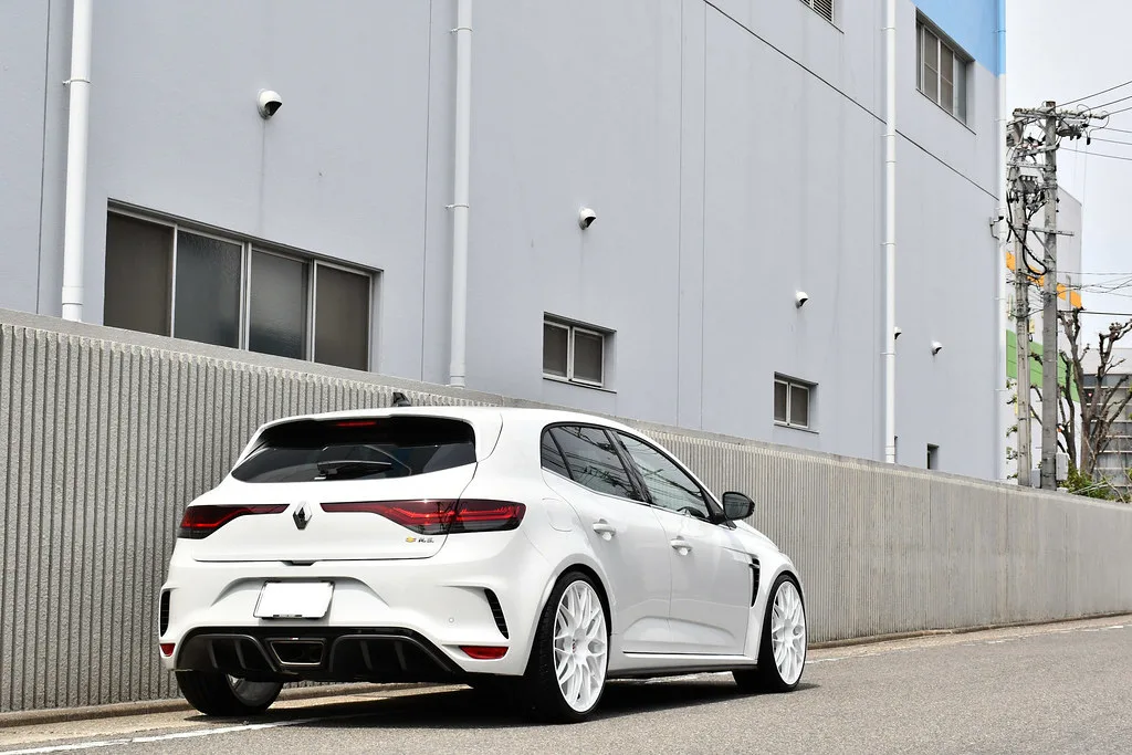 HRE Performance RC100 on Renault Megane IV