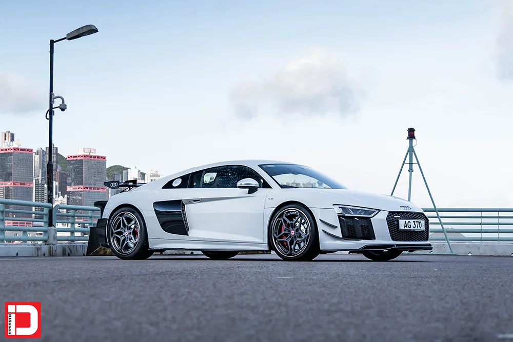 Klassen iD CS55T on Audi R8 Type 4S.1