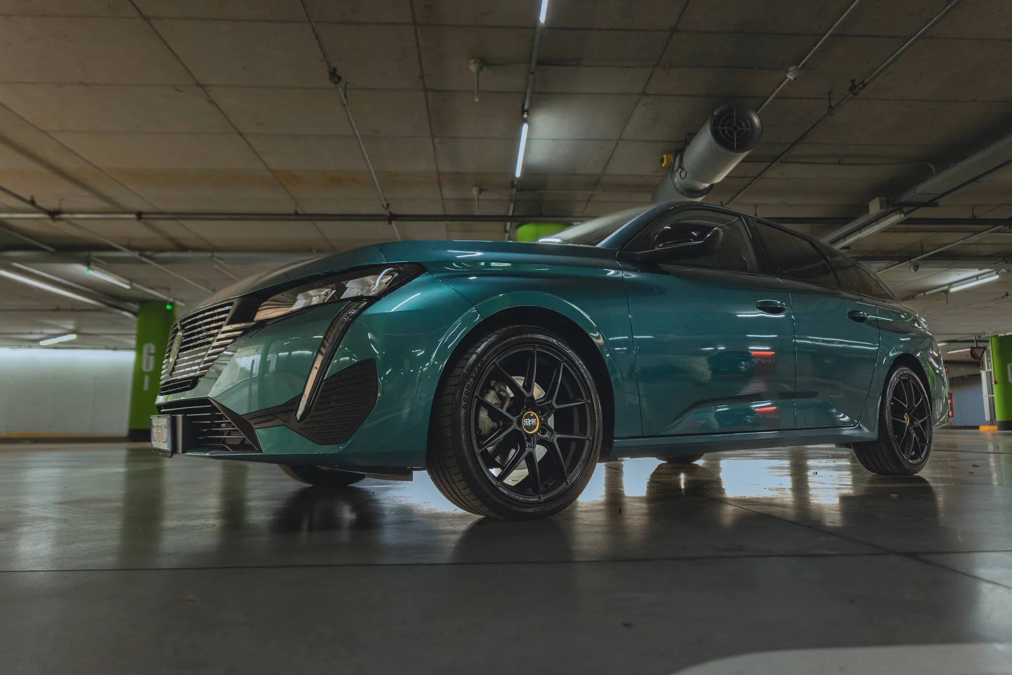 OZ Racing Estrema GT HLT on Peugeot 308 3rd gen (P51), photo 2
