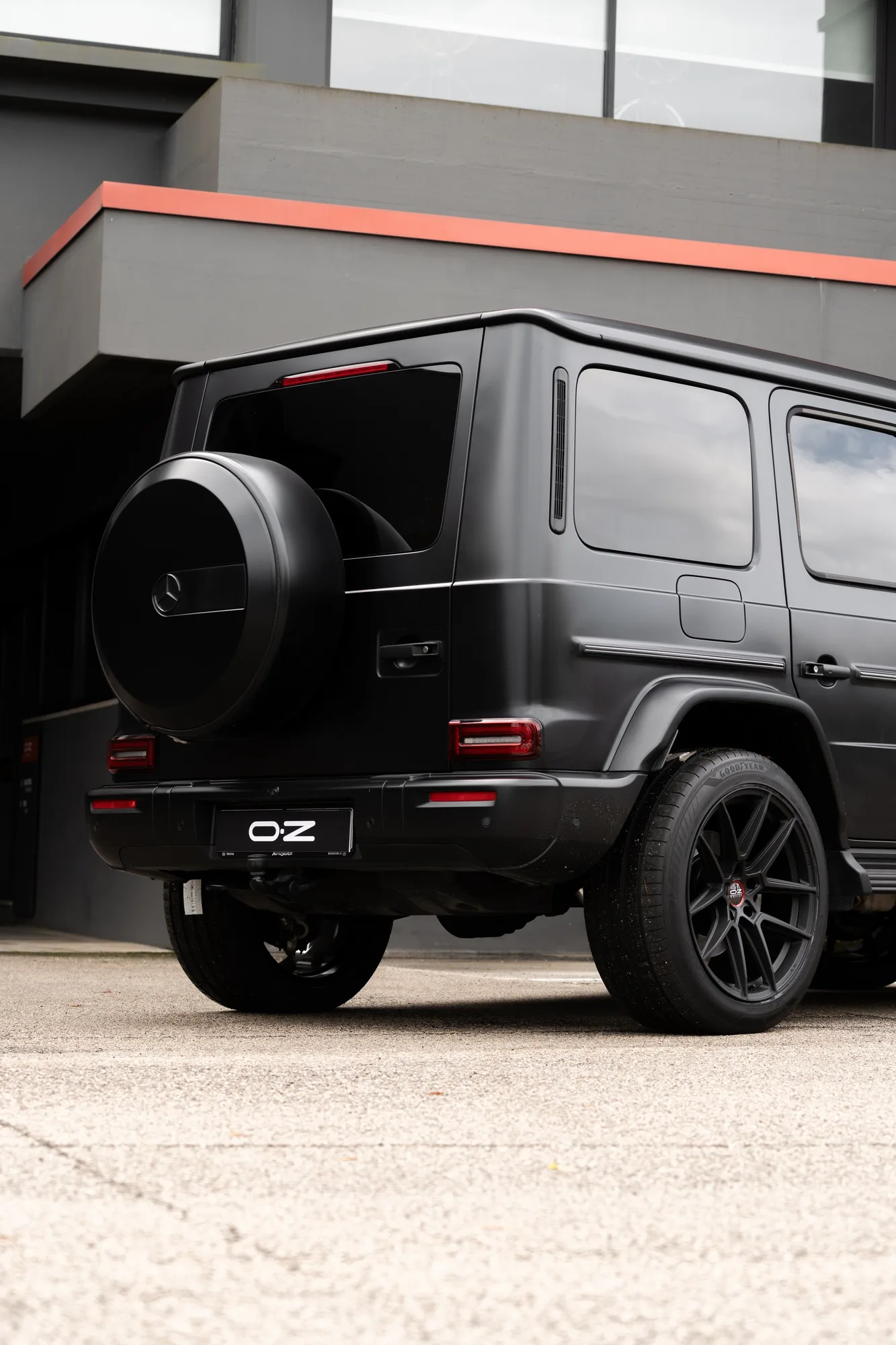 OZ Racing Estrema XT HLT on Mercedes-Benz G-Class W463A
