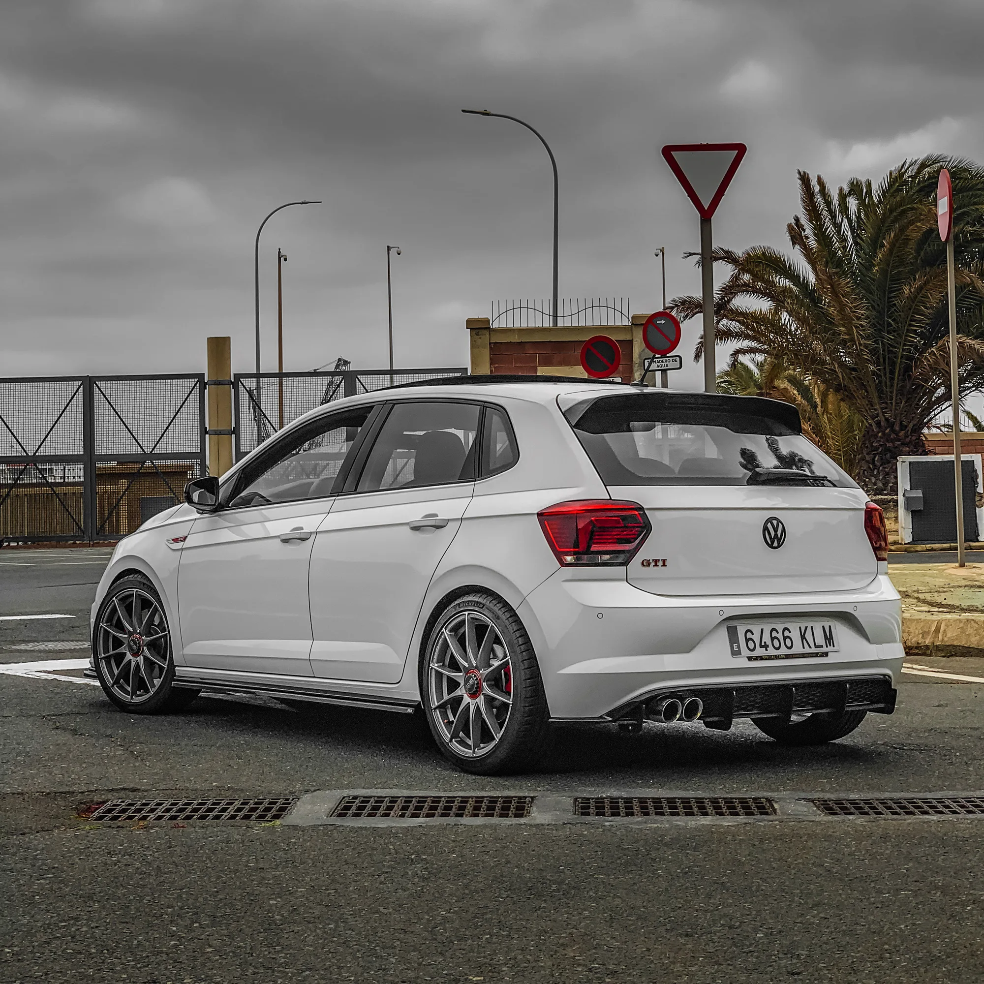 OZ Racing Formula HLT 5H on Volkswagen Polo Mk6 (AW), photo 6
