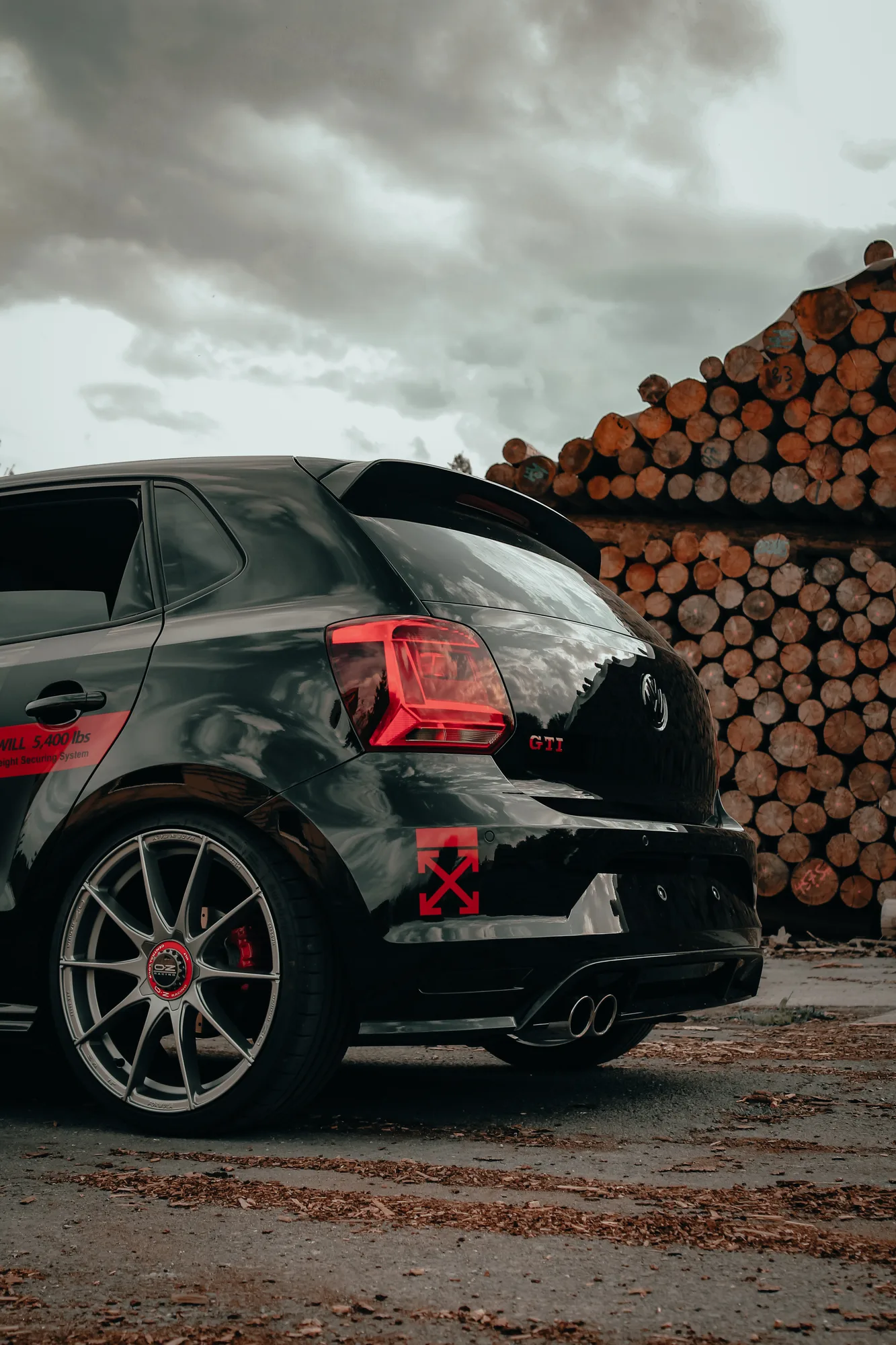 OZ Racing Formula HLT 5H on Volkswagen Polo Mk5 (6R)