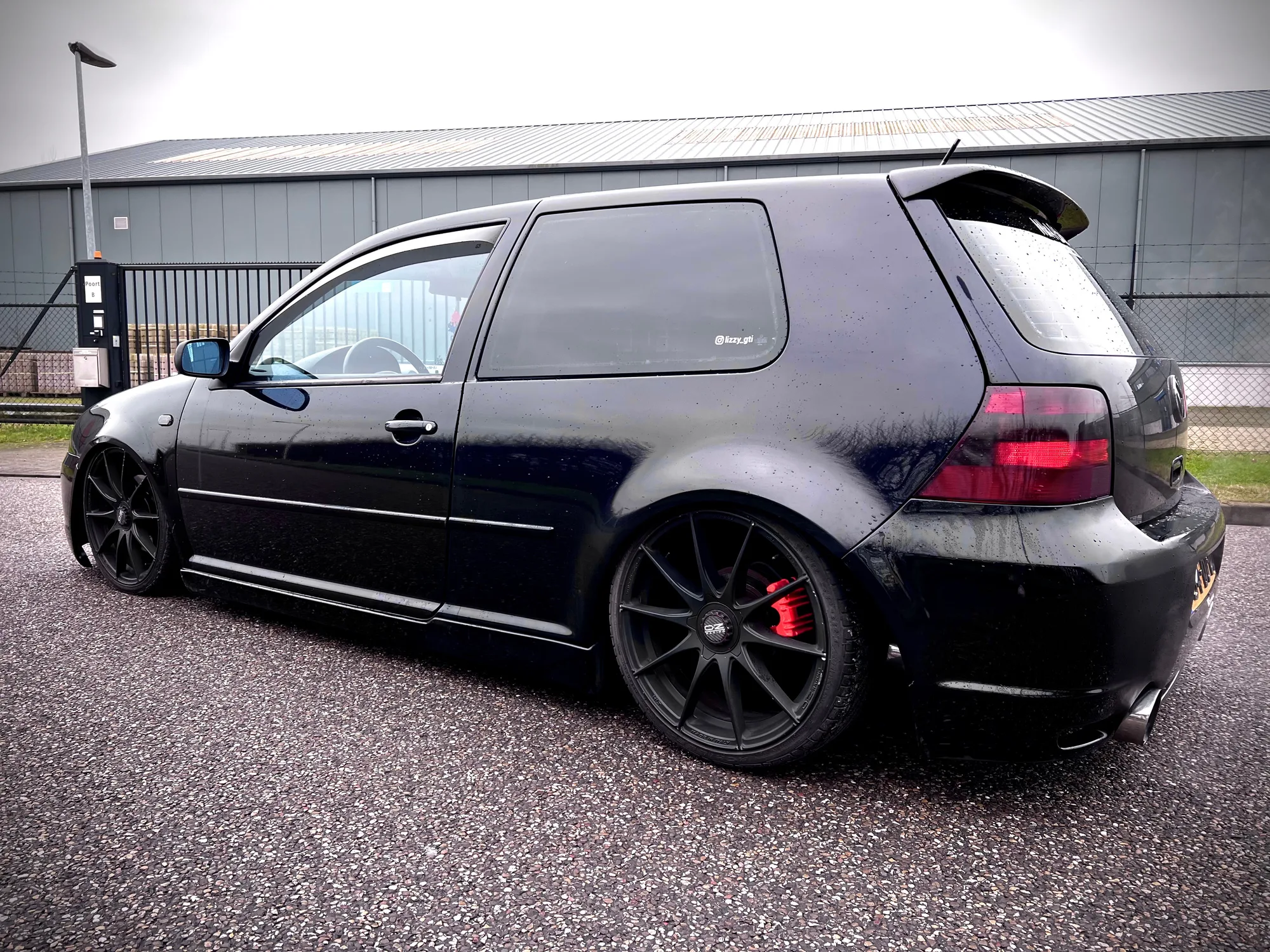 OZ Racing Formula HLT 5H on Volkswagen Golf Mk4 (Typ 1J)