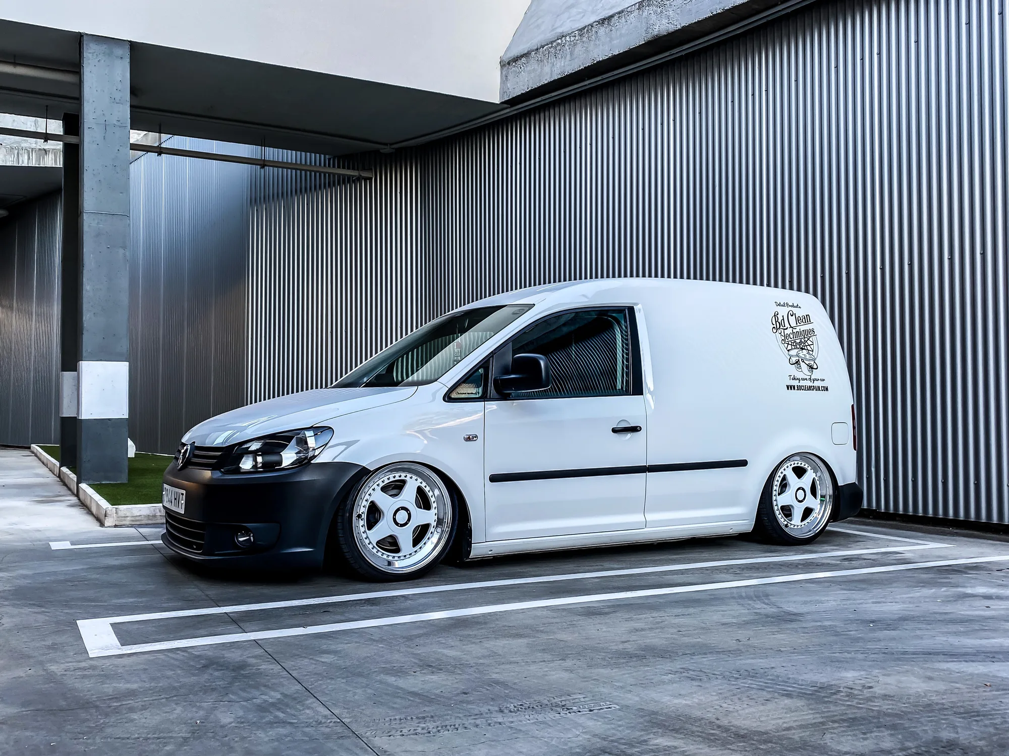 OZ Racing Futura on Volkswagen Caddy Typ 2K (Mk3)